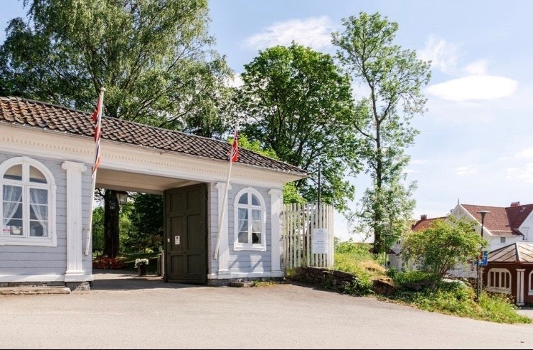 Hovedinngang - Brekkeparken Galleribilde