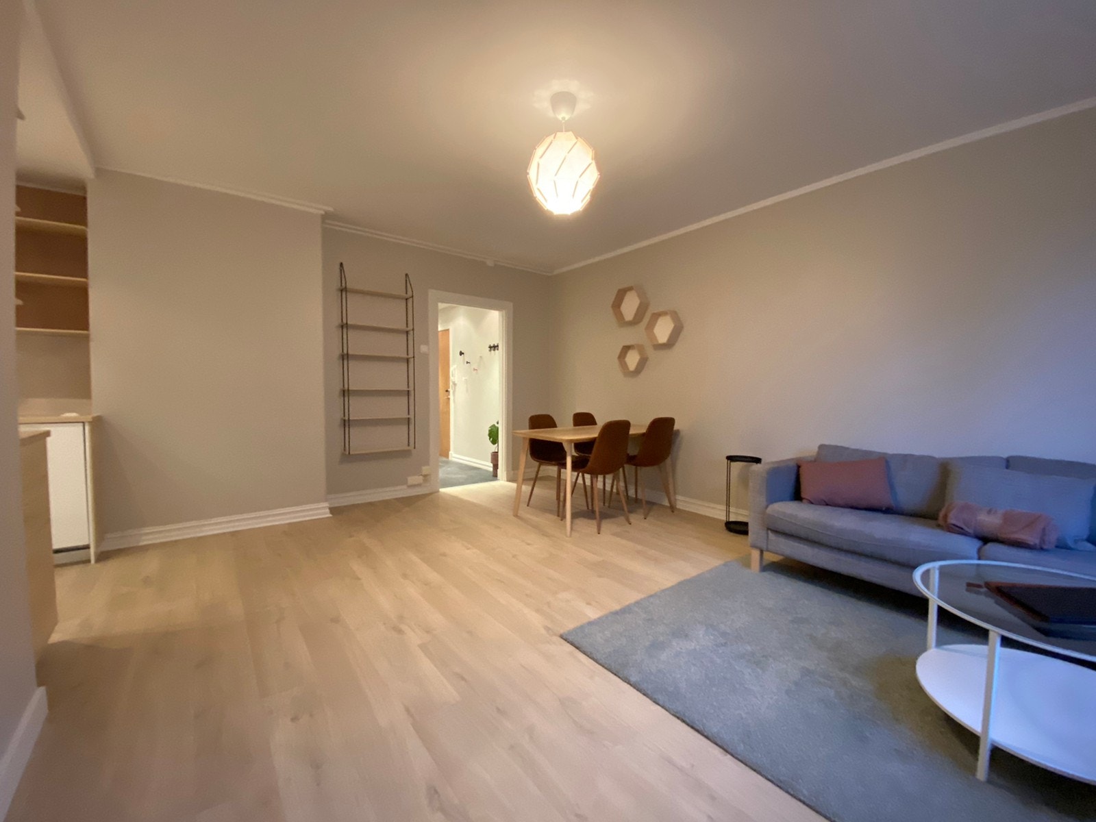 Alle møbler følger med Galleribilde