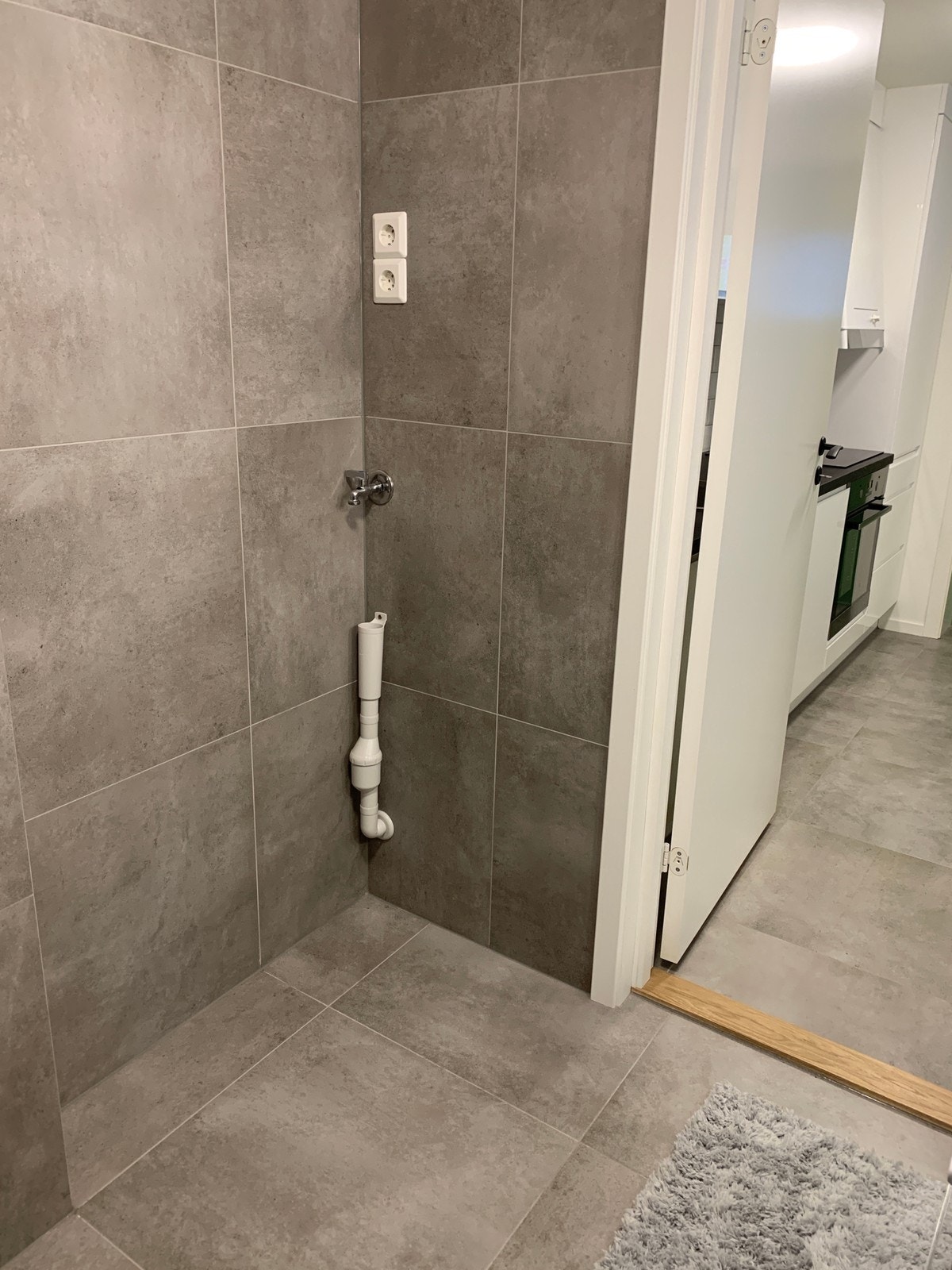Vaskemaskin er installert på baderommet Galleribilde