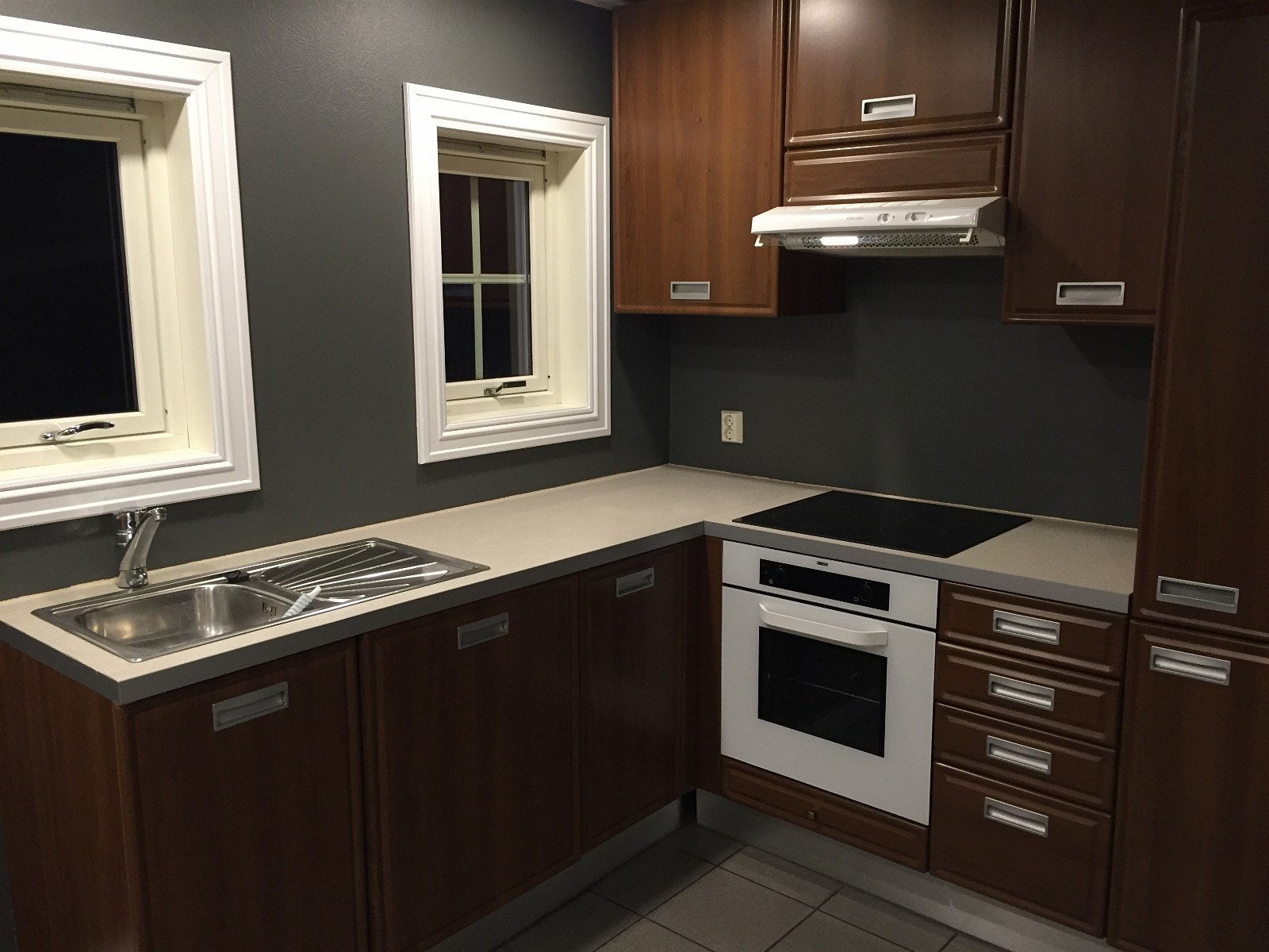 Kjøkken med integrerte hvitevarer Galleribilde