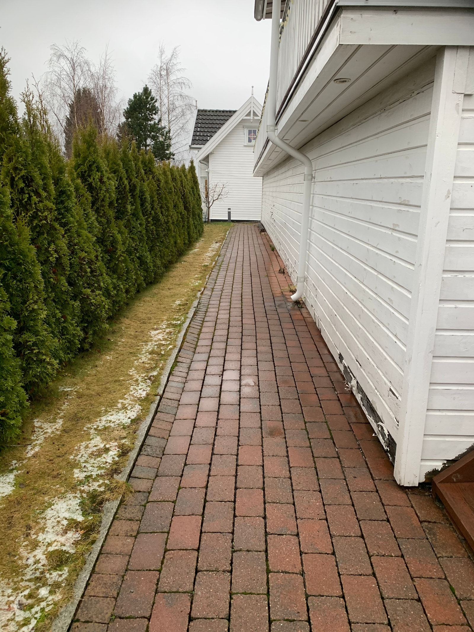 Adkomst til anneks langs terrasse Galleribilde