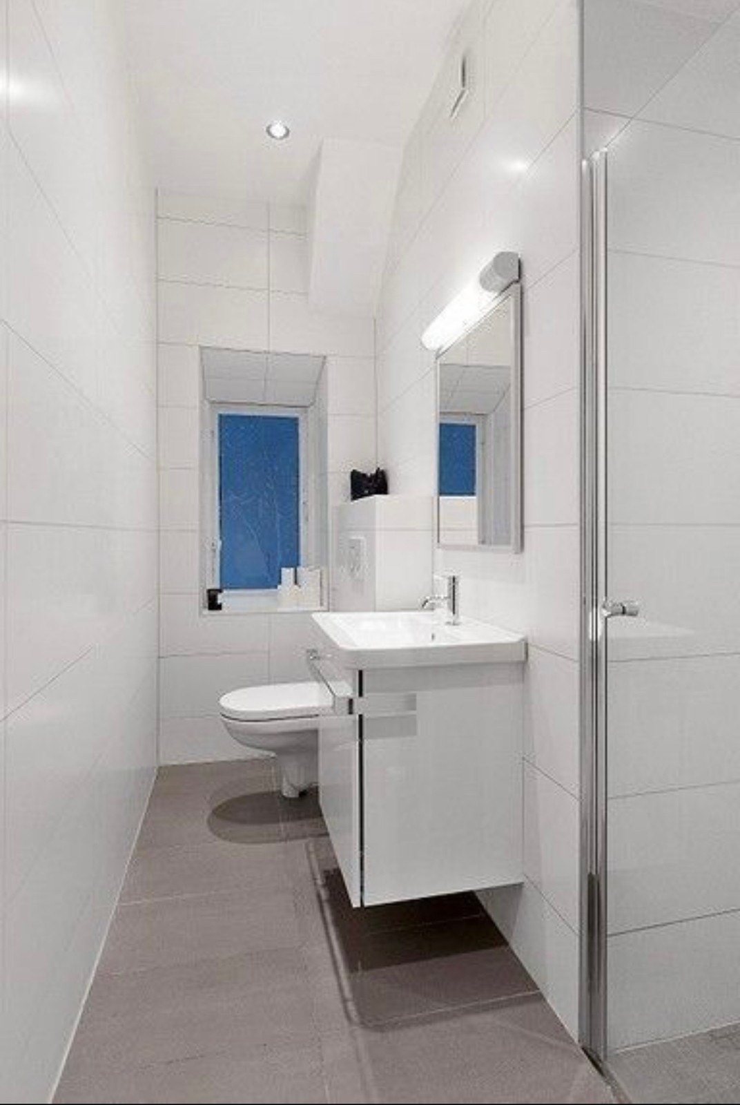 Moderne og nye bad, utrolig fornøyd med disse! God oppbevaring og fine flislagte dusjer. Galleribilde