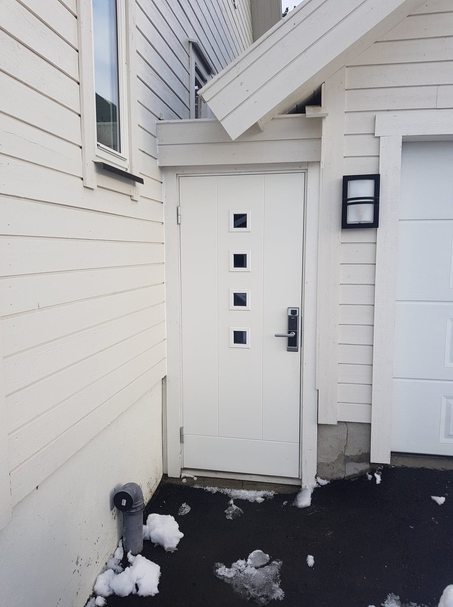 Digital dørlås med kode og fingeravtrykk sensor. Galleribilde