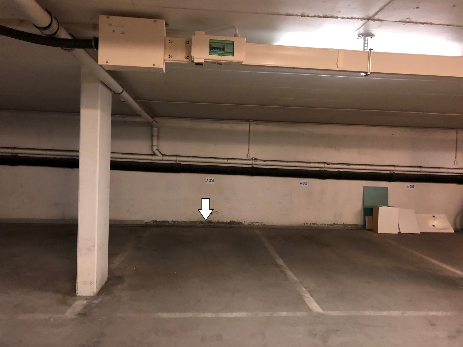 Garasje med egen fast plass Galleribilde