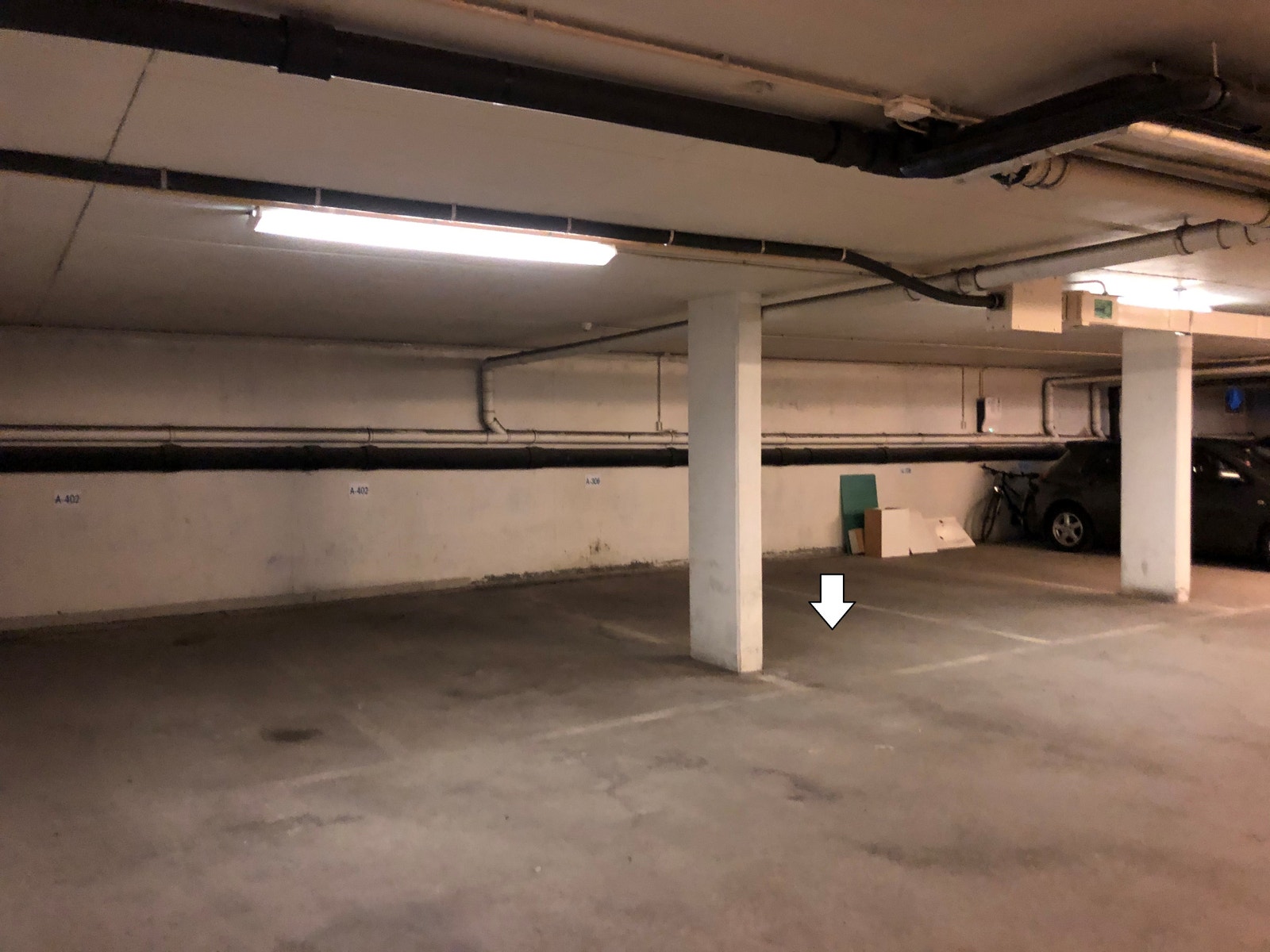 Garasje med egen fast plass Galleribilde