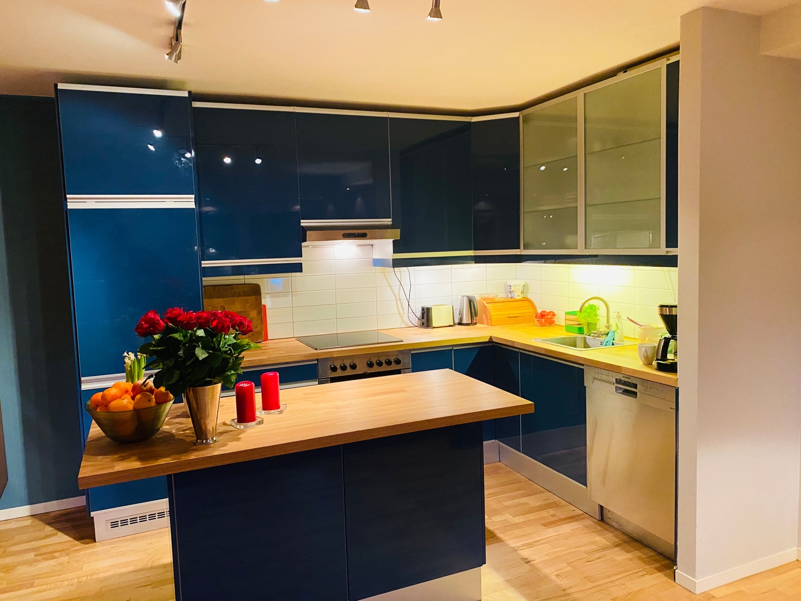 Open kitchen in living room Galleribilde