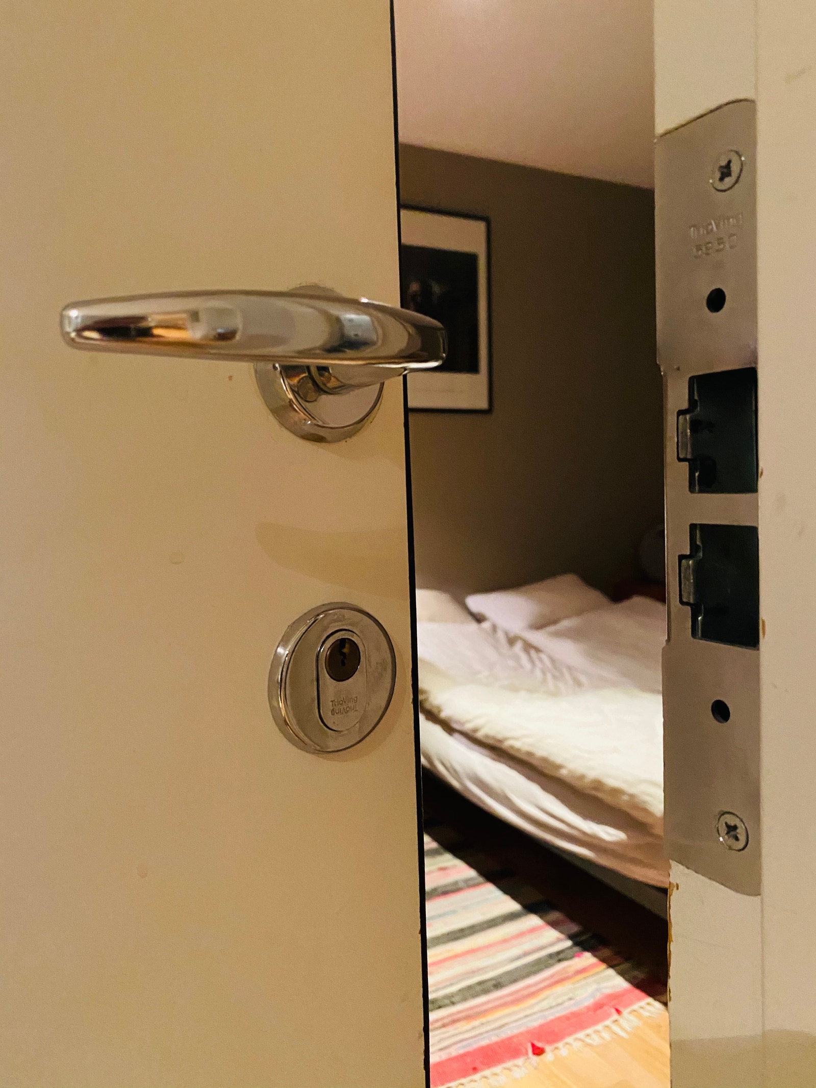 Soundproof lockable doors to both bedrooms Galleribilde