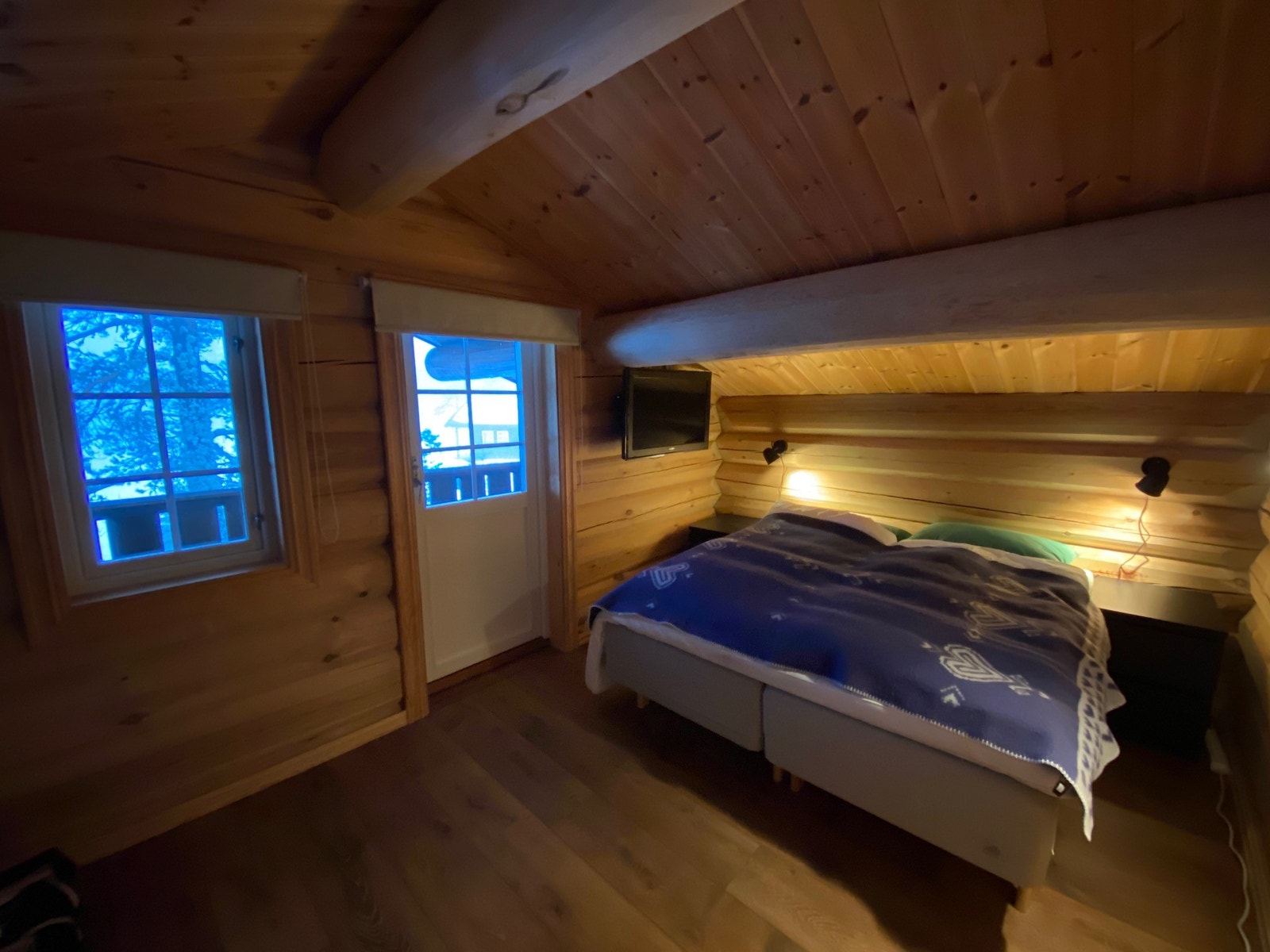 Soverom i 2. etasje. Dobbeltseng + dobbelt sovesofa. Et perfekt familierom. Galleribilde