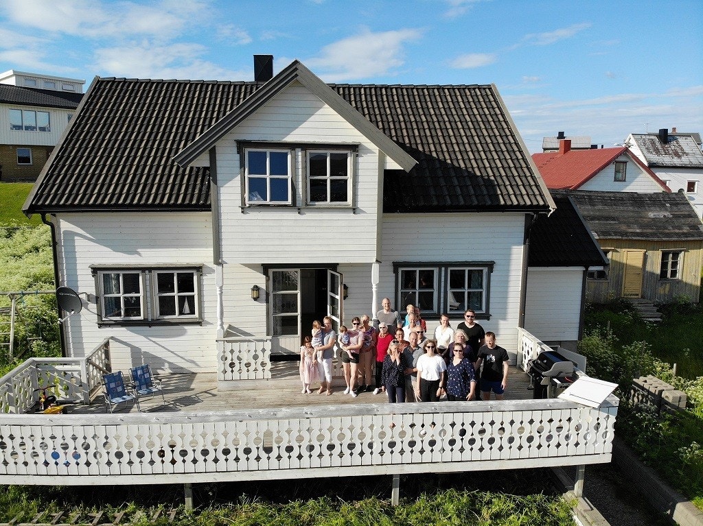 Hus med stor sydvendt veranda Galleribilde