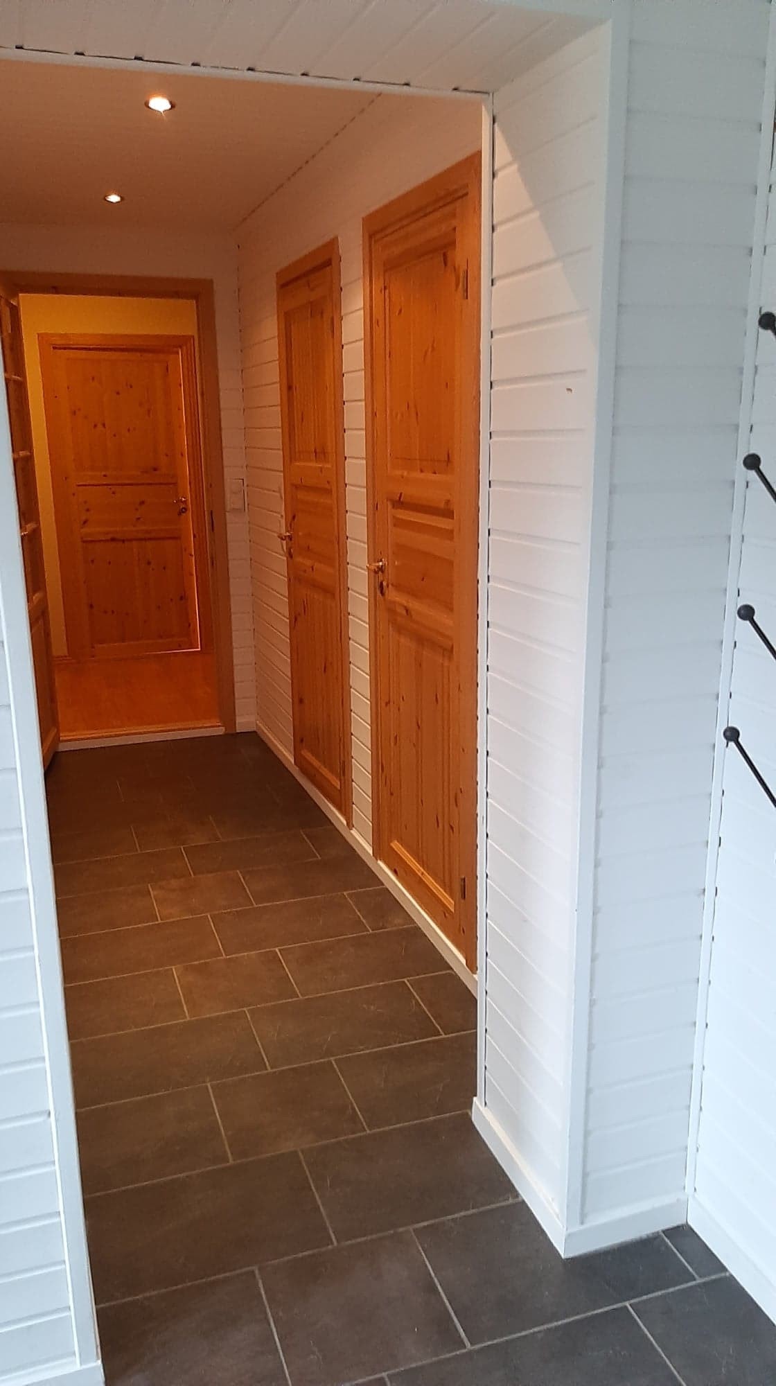 Flislagt yttergang og mellomgang Galleribilde