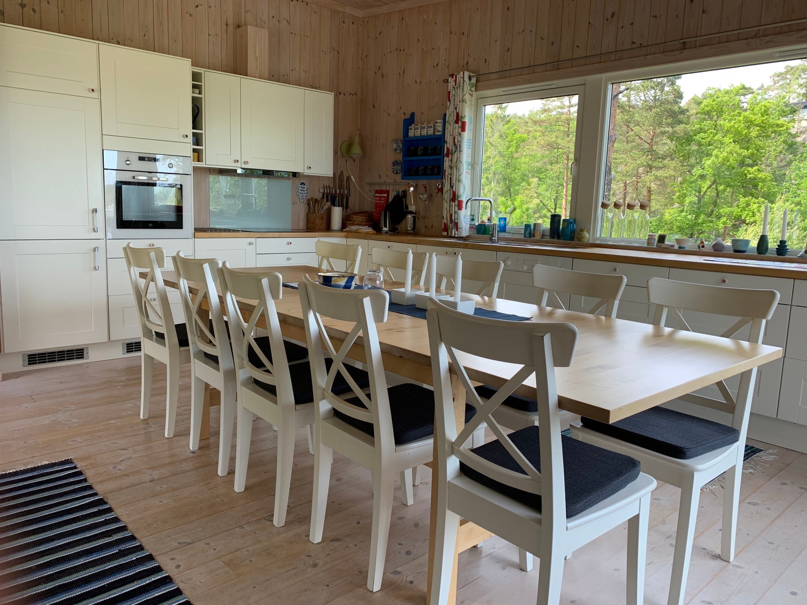 Kjøkken med utgang til to terrasser Galleribilde