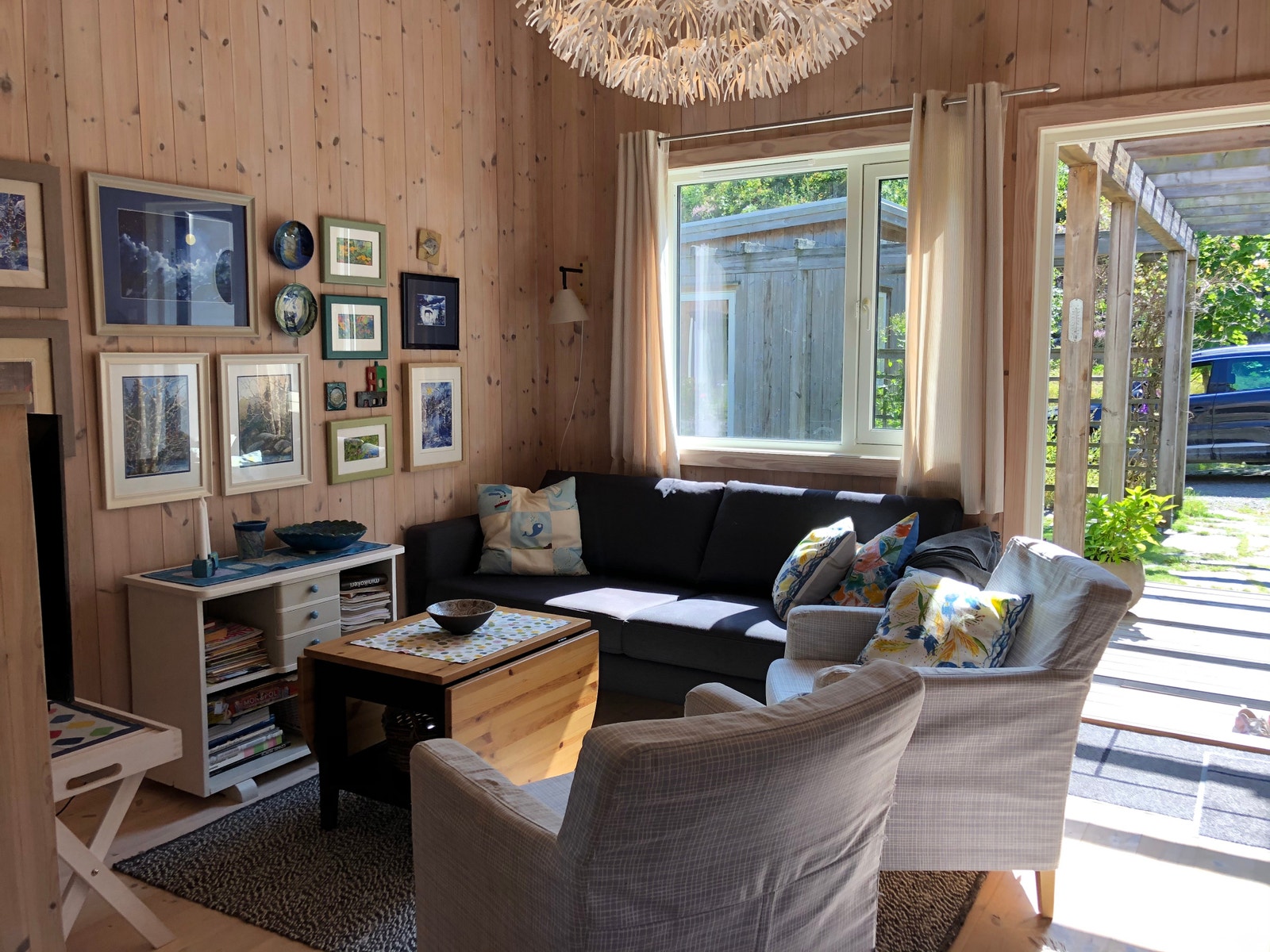 Kombinert TV-stue og inngang Galleribilde