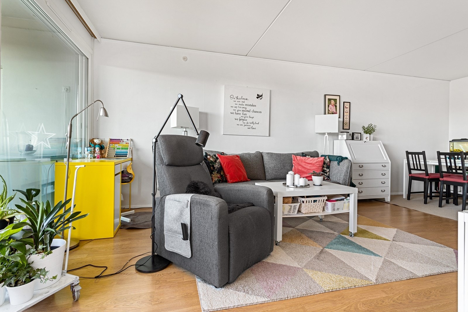 Lyse overflater som er malt i senere tid. Galleribilde