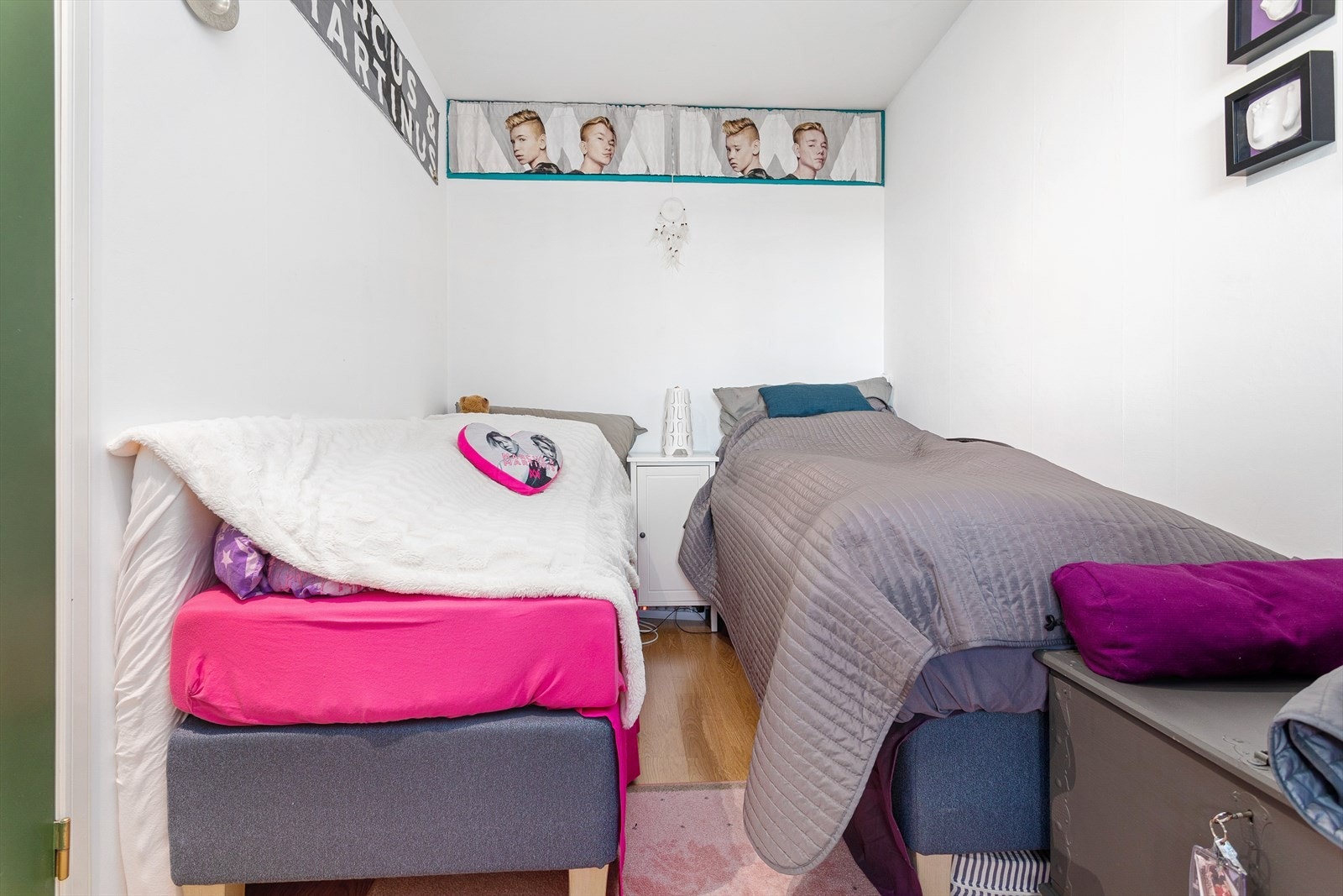 Soverommet har plass til dobbelseng og et garderobeskap. Galleribilde