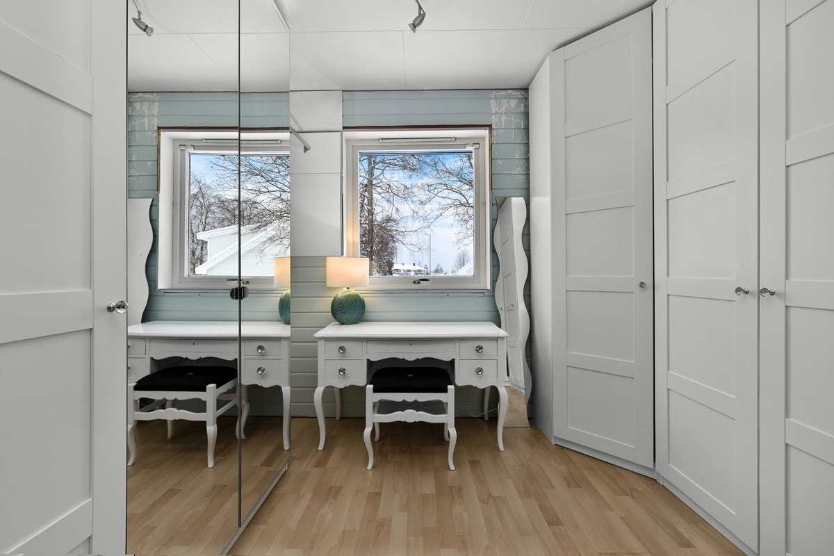 Soverom 2 blir i dag brukt som garderobe. Galleribilde