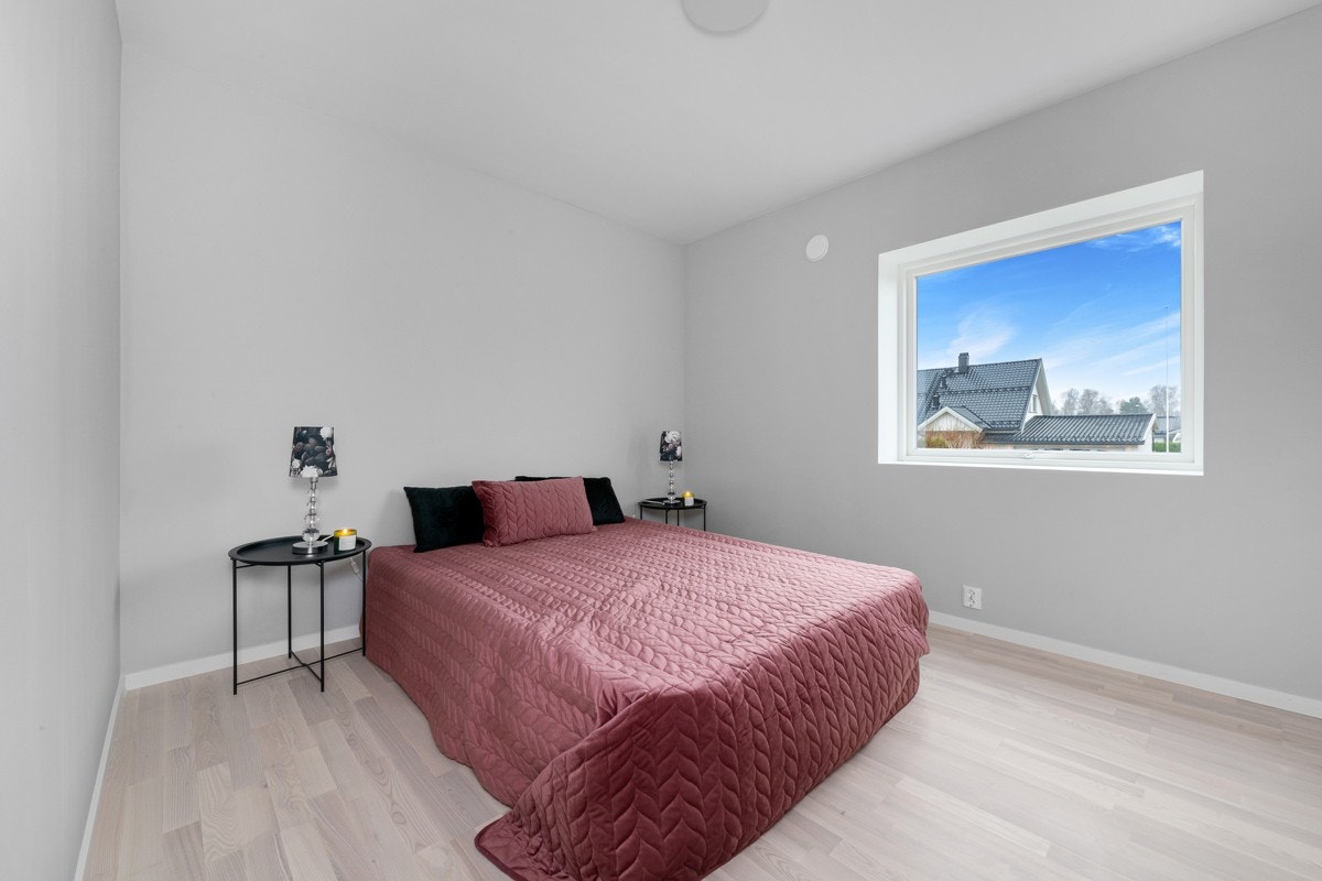 Det er to gode soverom i leiligheten - begge pent pusset opp. Galleribilde