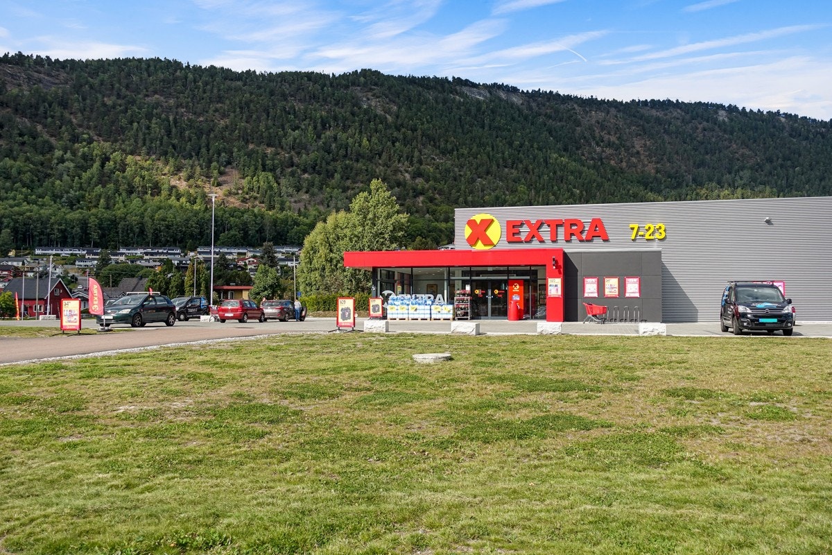 Dagligvarehandelen kan blant annet gjøres på Extra, Kiwi Solberg Senter, Kiwi XL Åssiden og Meny Åssiden. Galleribilde