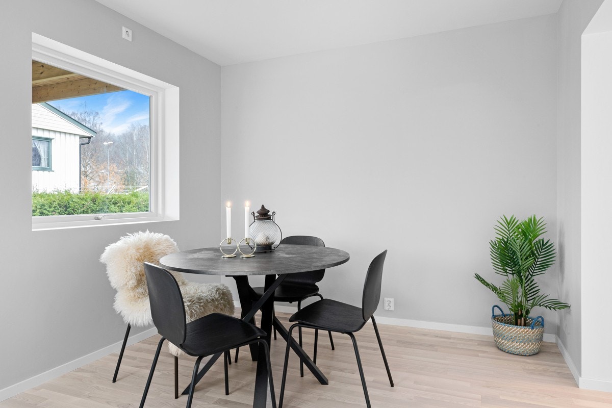 Det er god plass til en spisestue for både små og store anledninger. Galleribilde