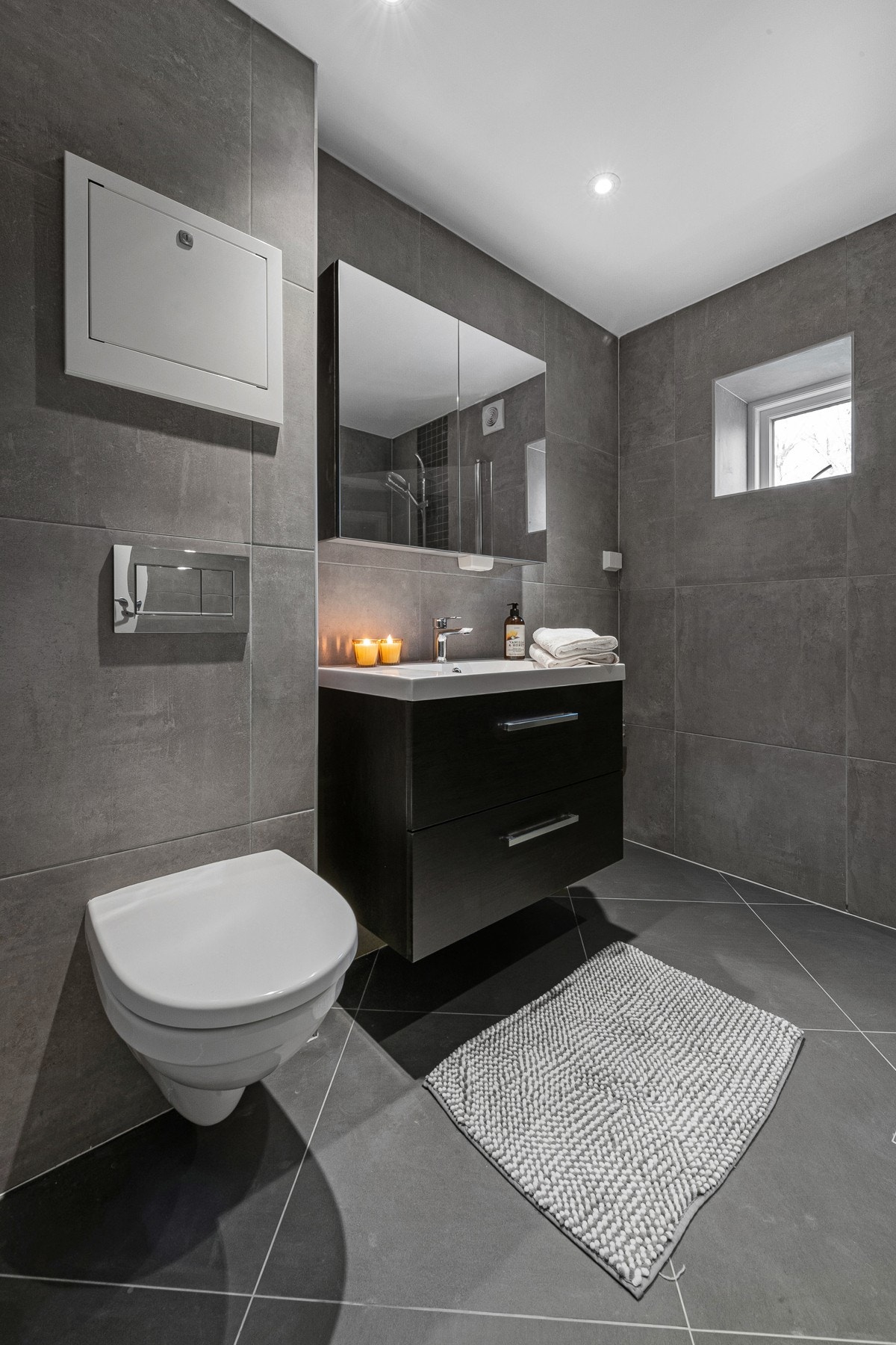 Badet er renovert i 2020, og fremstår som delikat og moderne. Galleribilde