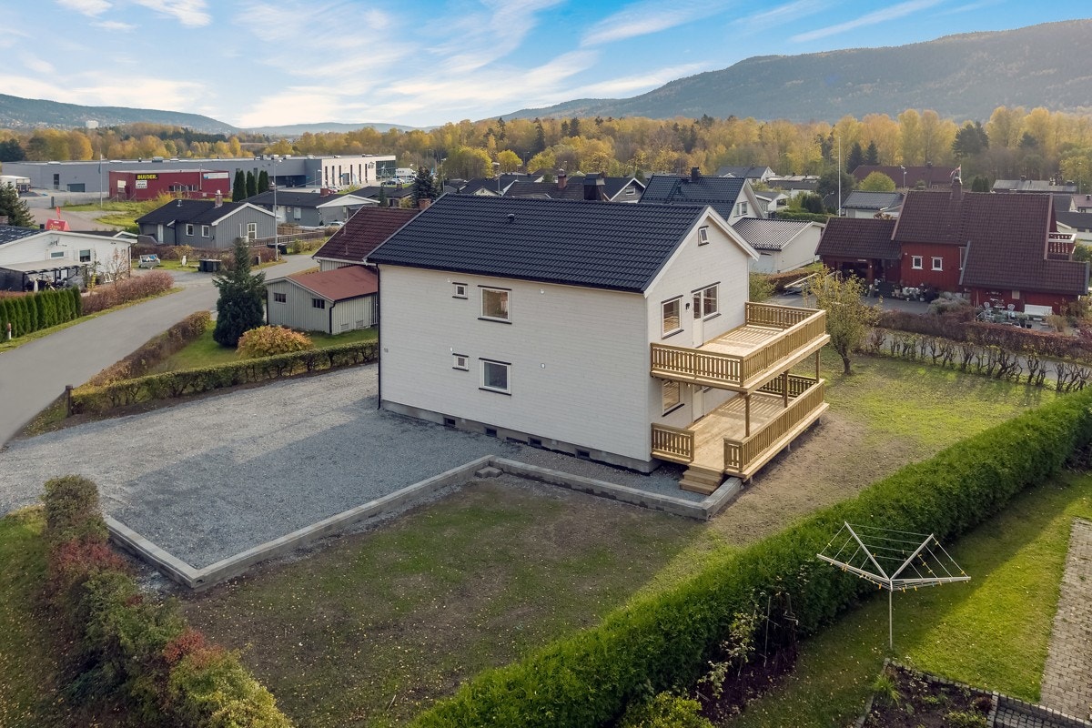 Videre kan boligen skilte med en sydvestvendt, ny terrasse på ca. 21 kvm. Galleribilde