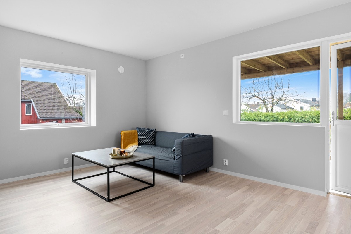 Stuen oppleves som luftig og innbydende. Galleribilde