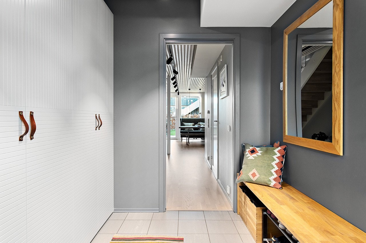 Boligen har smakfulle og gjennomtenkte fargekombinasjoner, som gjenspeiler seg i alle rom. Galleribilde