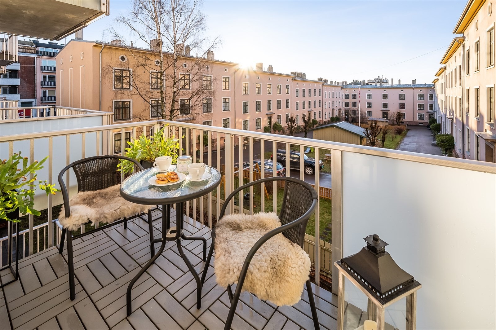 Utenfor stuen er det en deilig, sydvestvendt balkong på ca. 4 kvm. Galleribilde