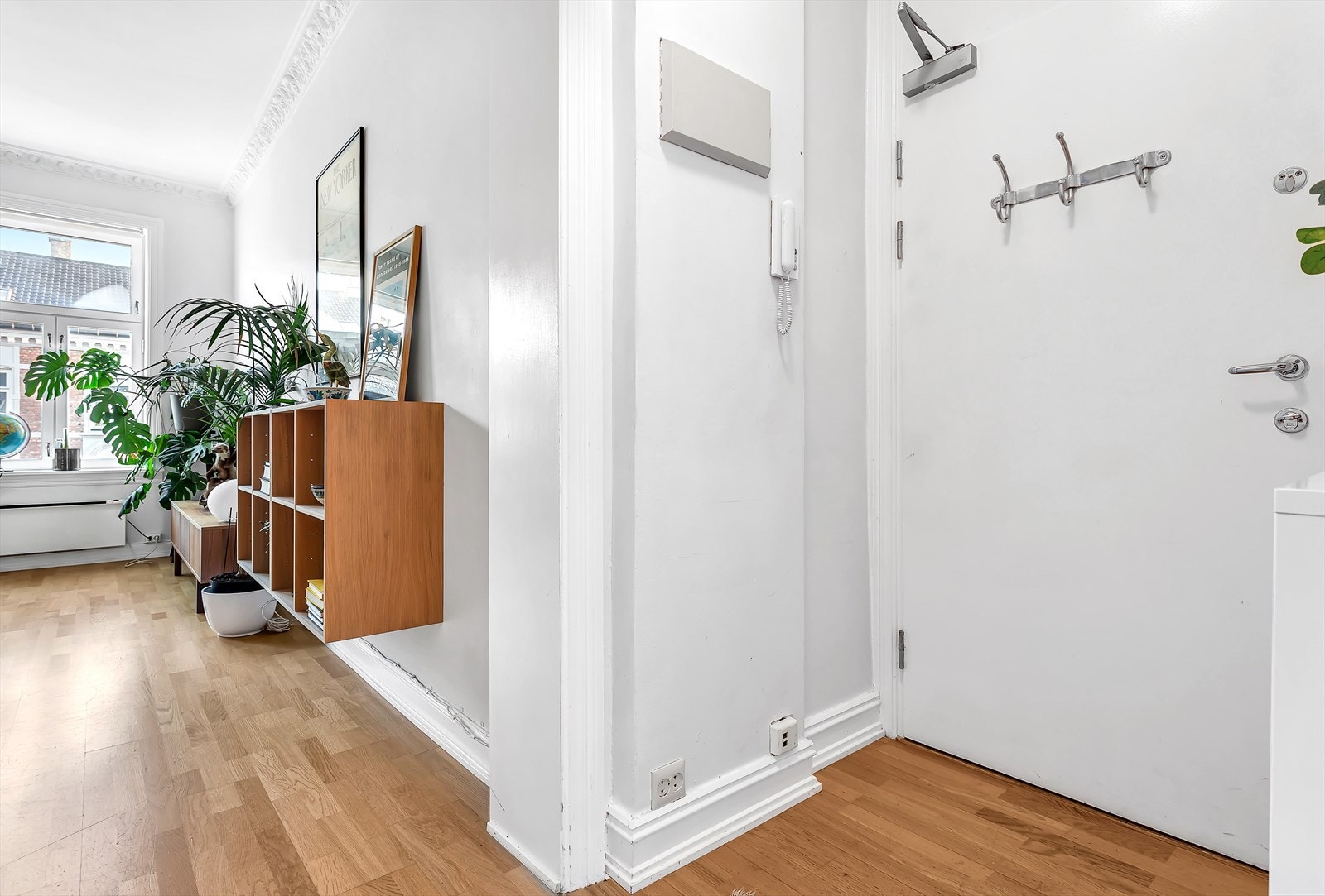 Med dør-calling slipper du gjestene enkelt inn fra gateplan. Galleribilde