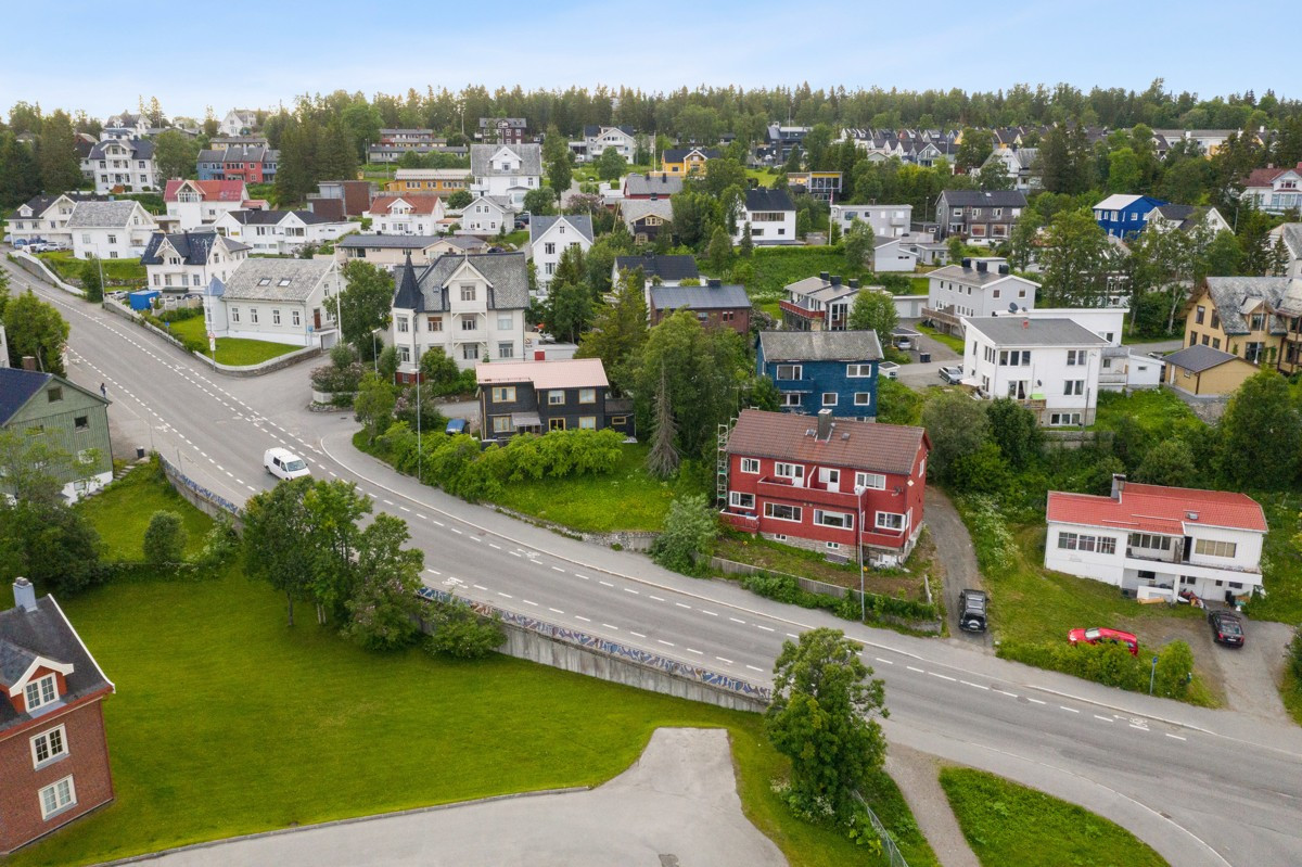 Eiendommen kan ses i sammenheng med Karl Pettersensgate 23 og Kirkegårdsvegen 5 som ogås er for salg