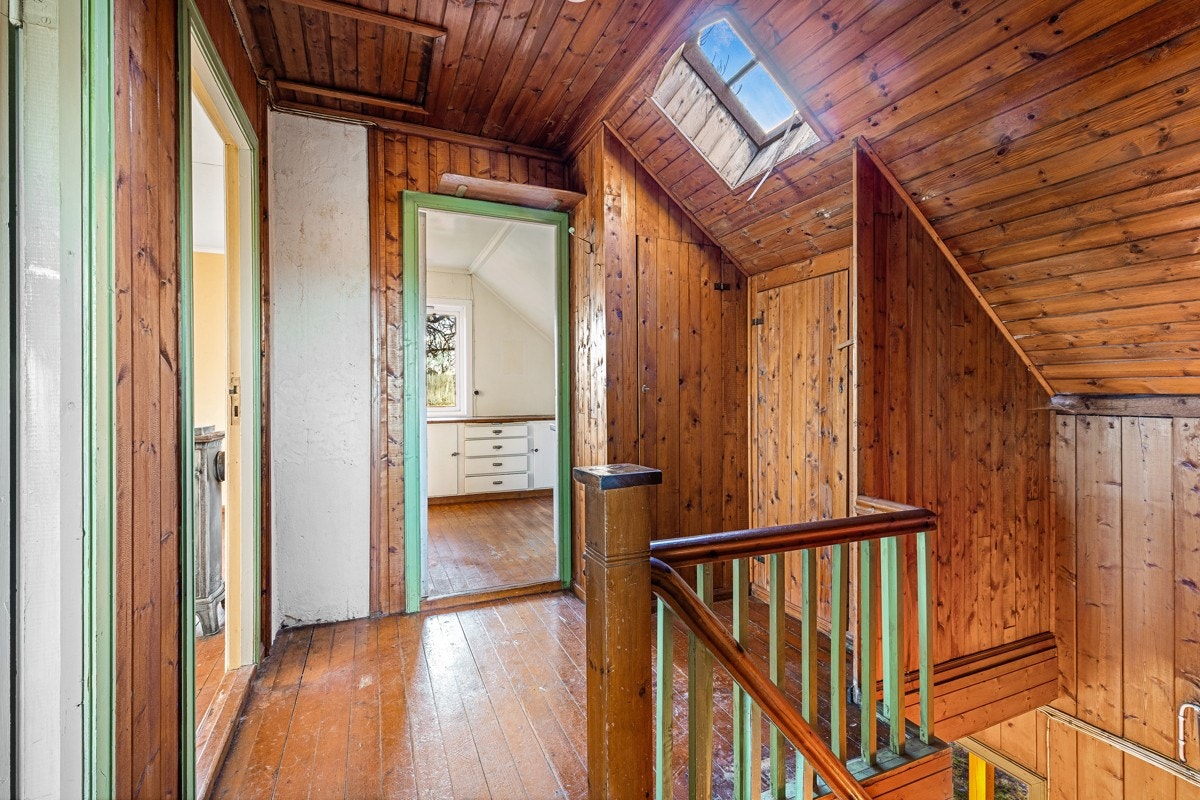 - I andre etasje finner man kjøkken, stue og soverom - Galleribilde