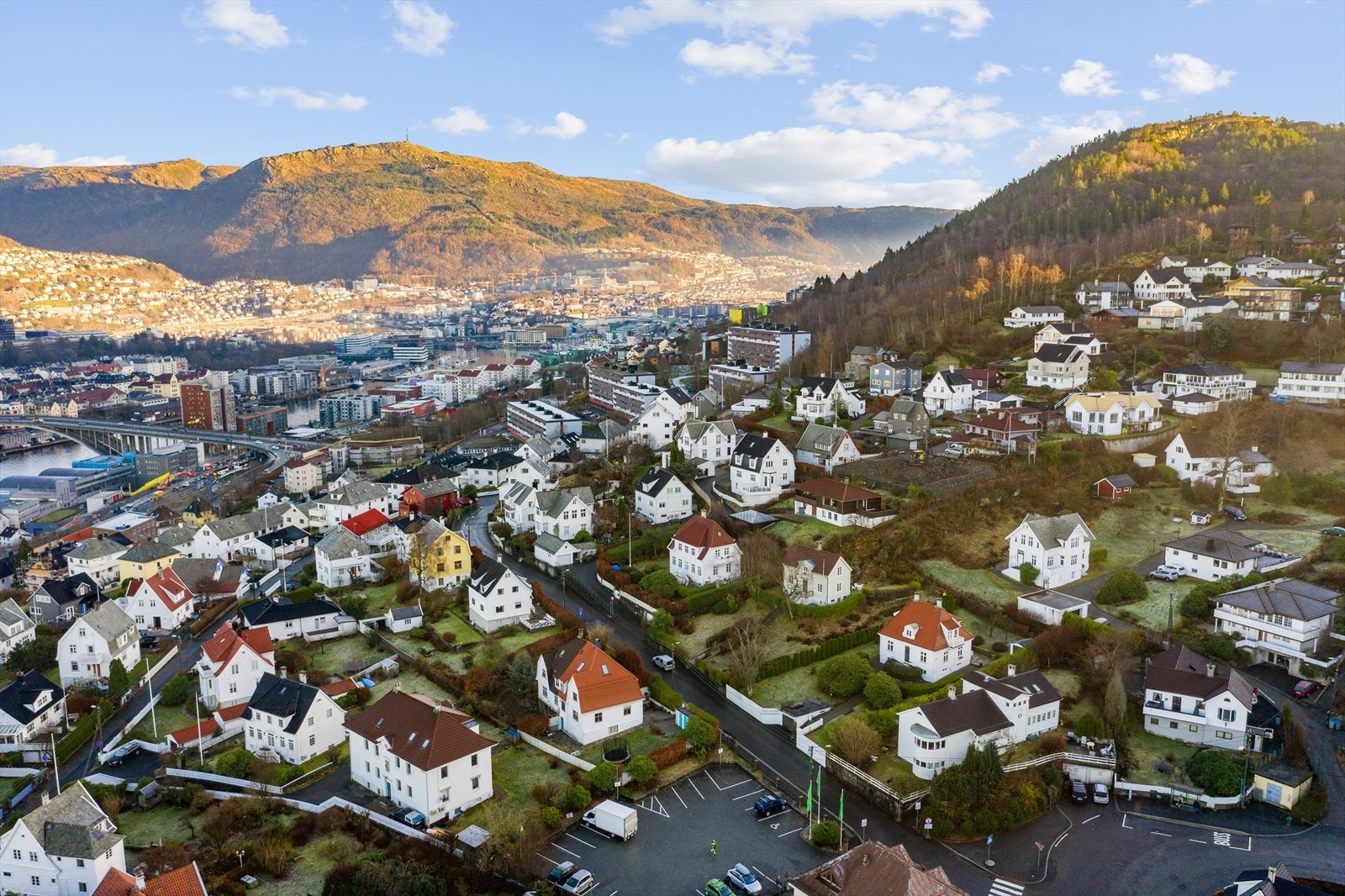 Nærhet til flotte turmuligheter som Løvstien/Løvstakken, Lyderhorn og Damsgårdsfjellet Galleribilde