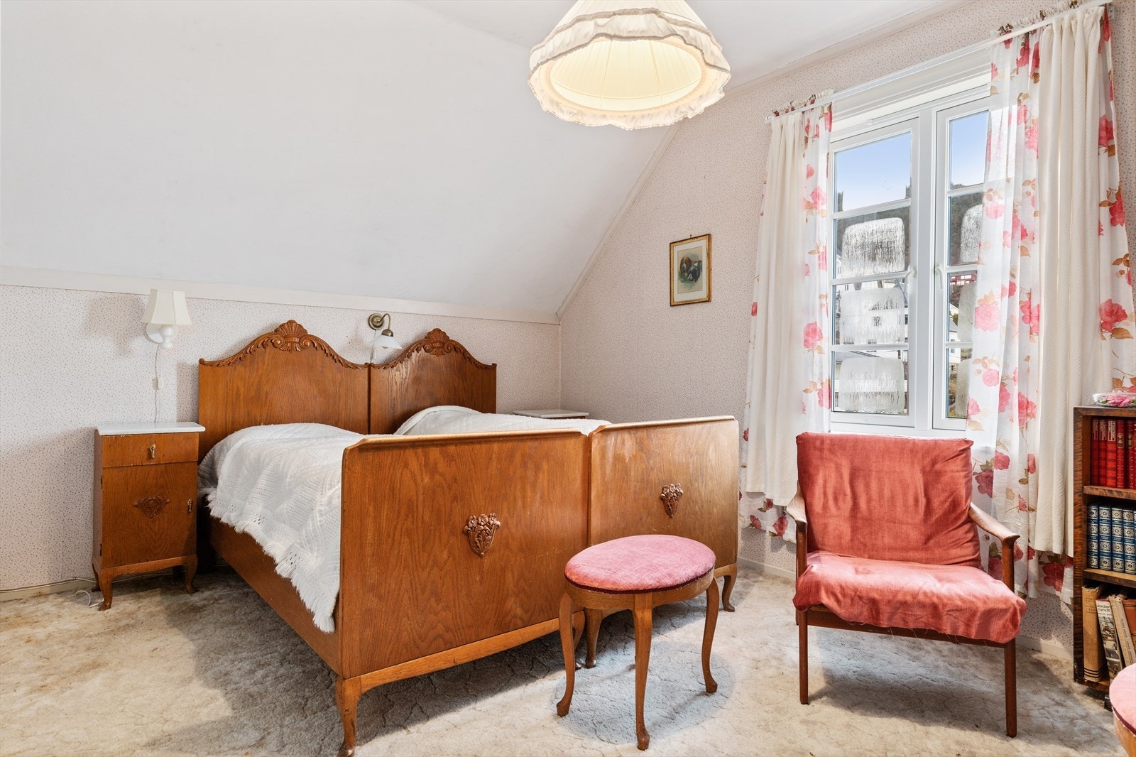 Huset inneholder 3 soverom hvor alle er i 2. etasje Hovedsoverommet er på ca 14.5 kvm Galleribilde