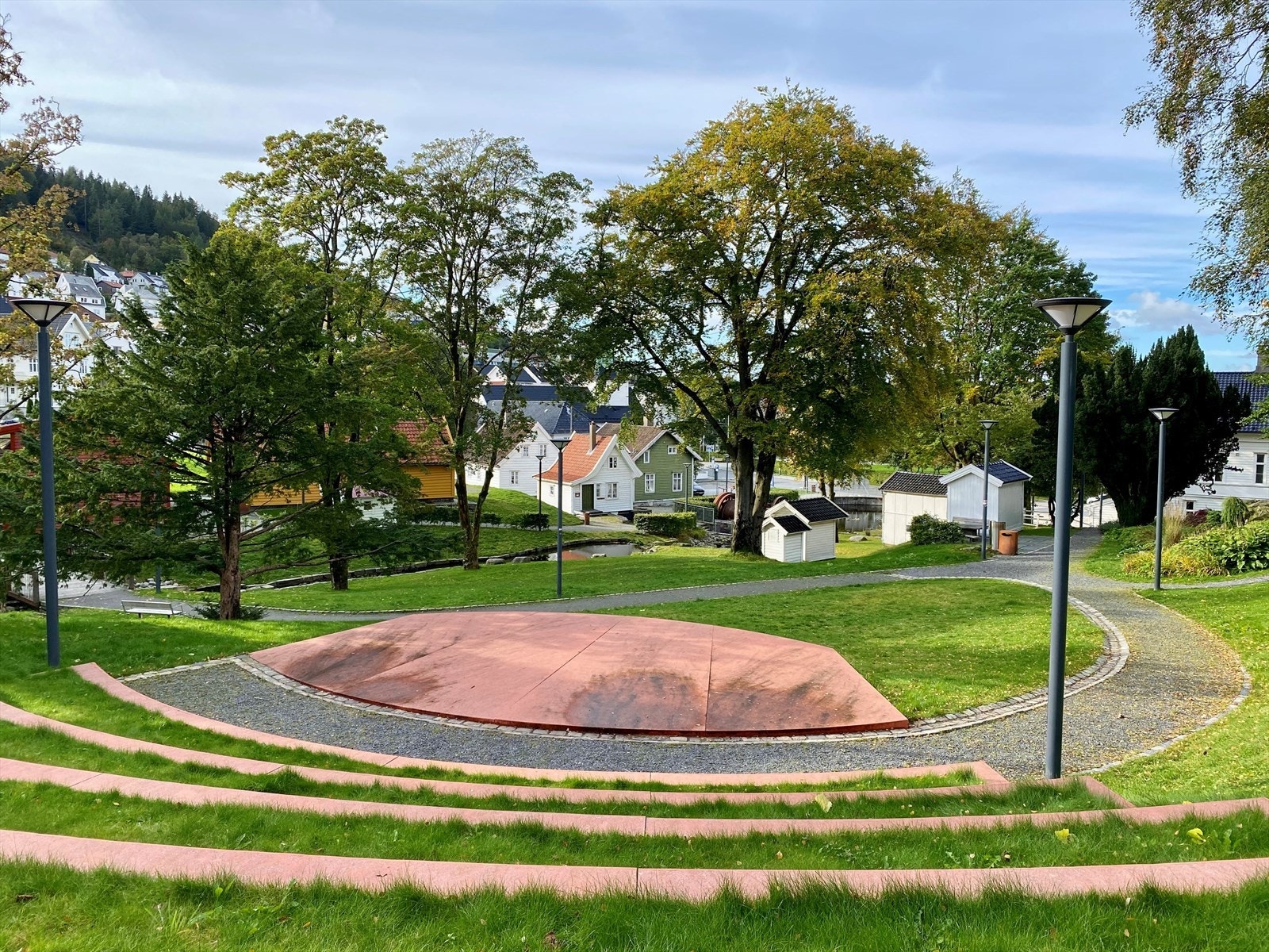 En park for alle. Her kan det være arrangement, mingling og rekreasjon Galleribilde