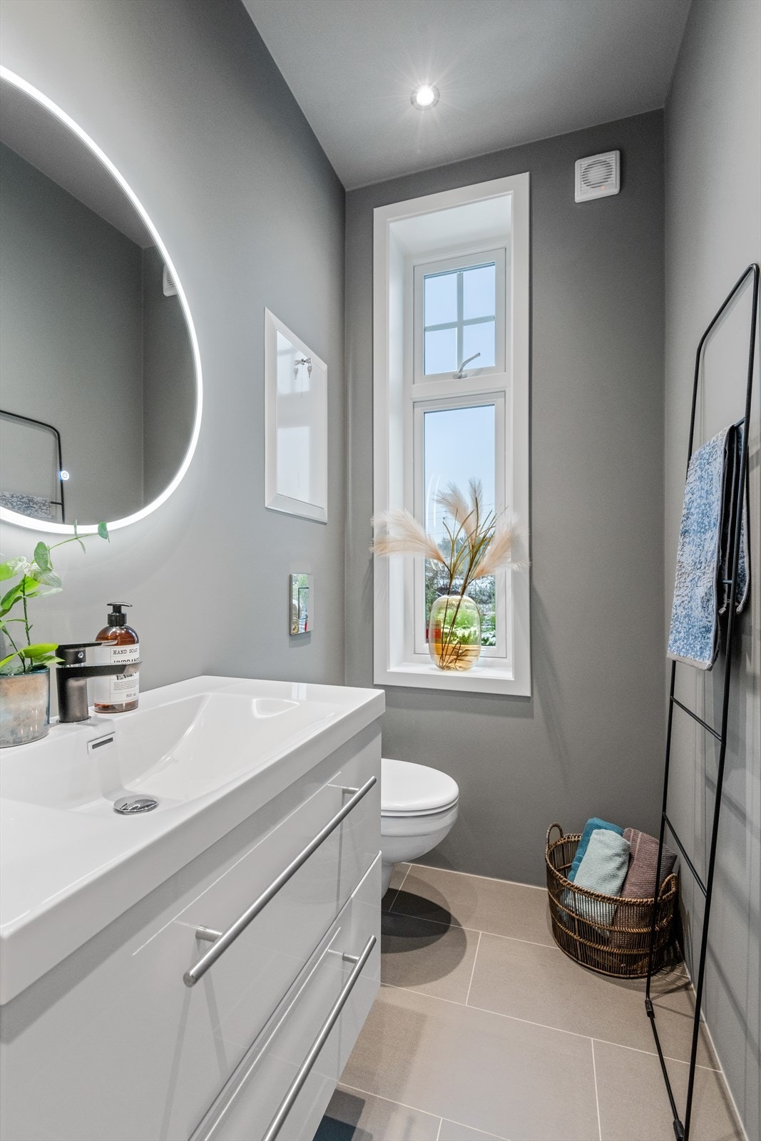 Toalettrom. Galleribilde