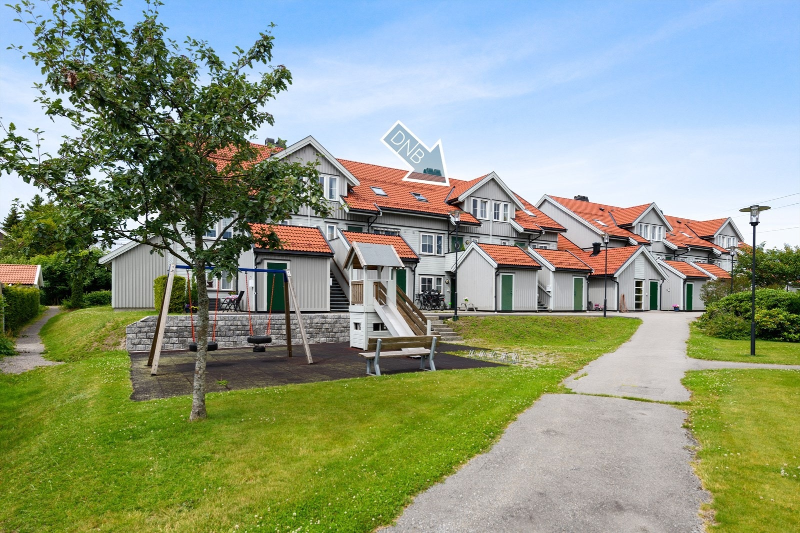 Leiligheten ligger i byggets andre og tredje etasje. Galleribilde