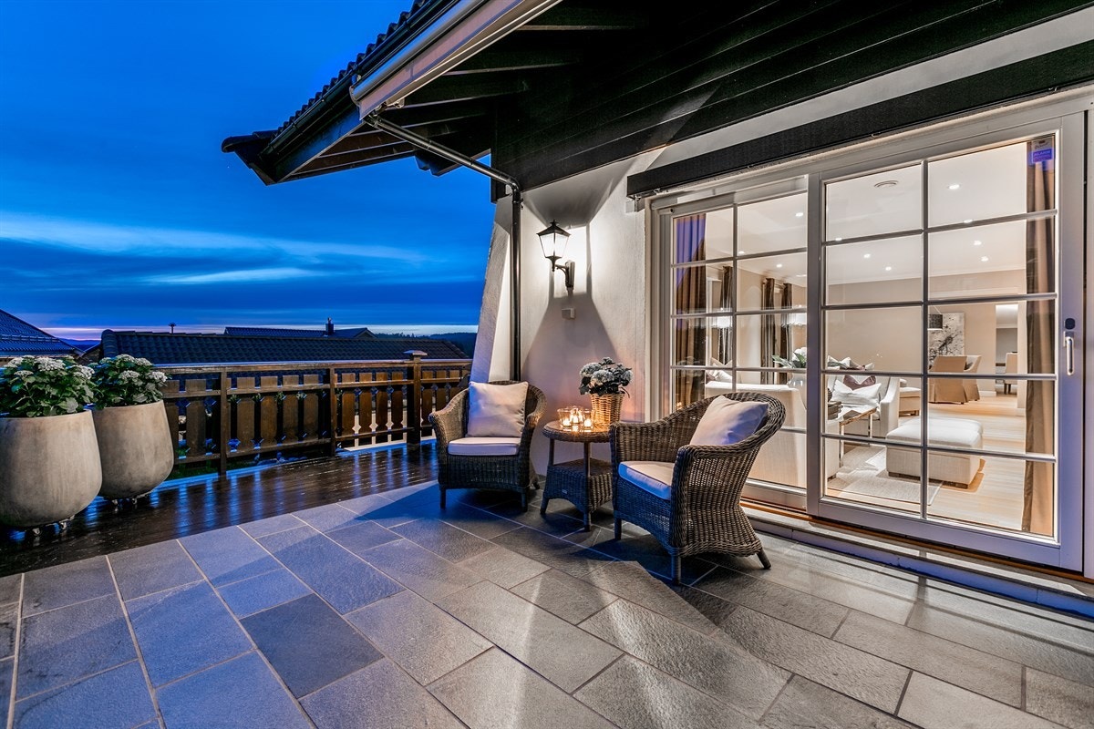 Stor sørvestvendt terrasse på ca. 40 kvm. Galleribilde