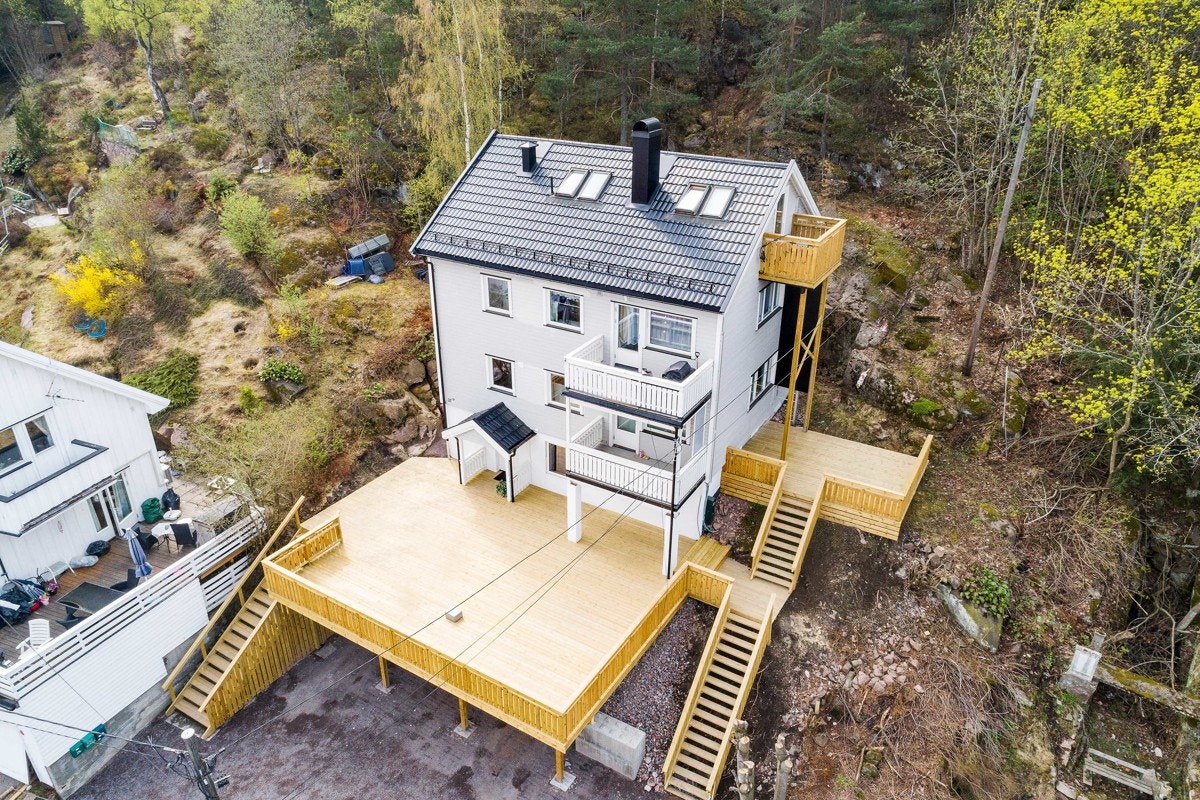 2 praktikantdeler med potensielle gode leieinntekter. Carport! Galleribilde