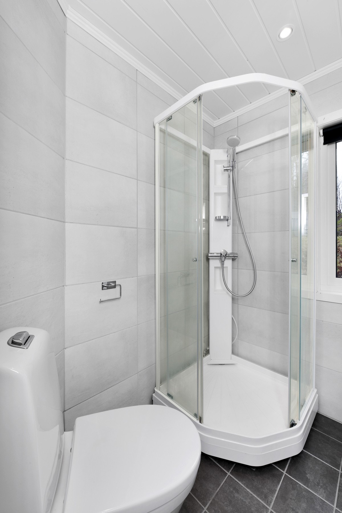 Bad nr. 2 i underetasjen har blitt oppgradert i nyere tid. Galleribilde