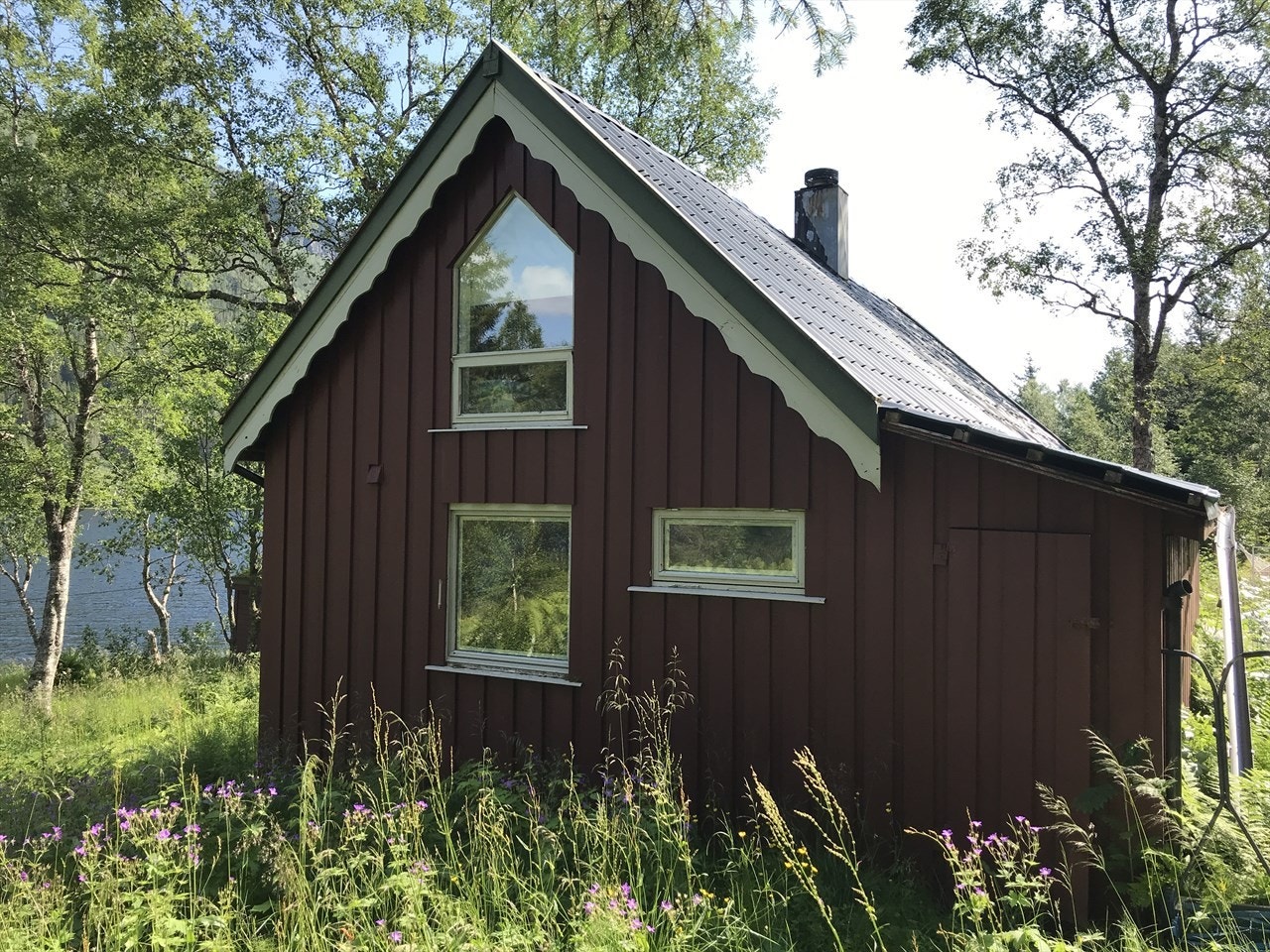 Privat foto som viser bod bak inngangspartiet Galleribilde