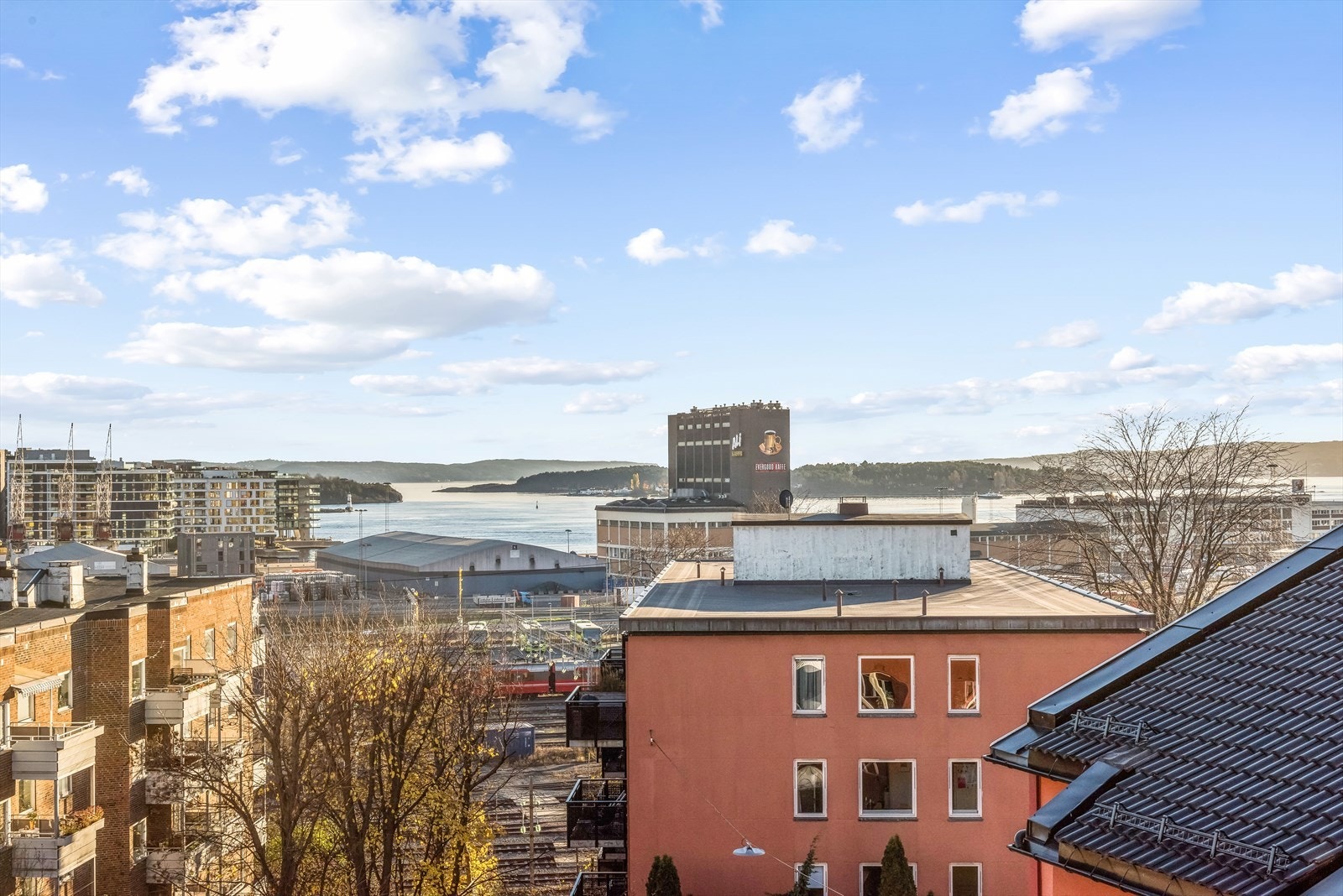 Sydvestvendt retning på balkongen og sjøutsikt Galleribilde
