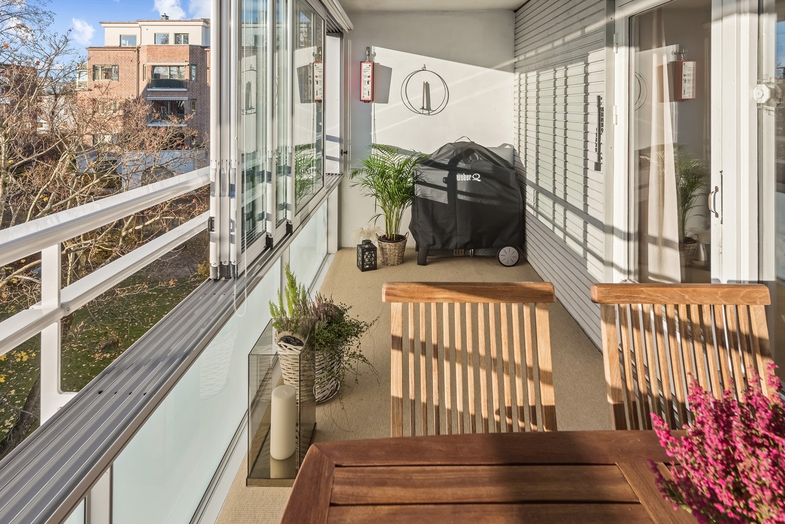 Balkongen er på hele 10 kvm Galleribilde