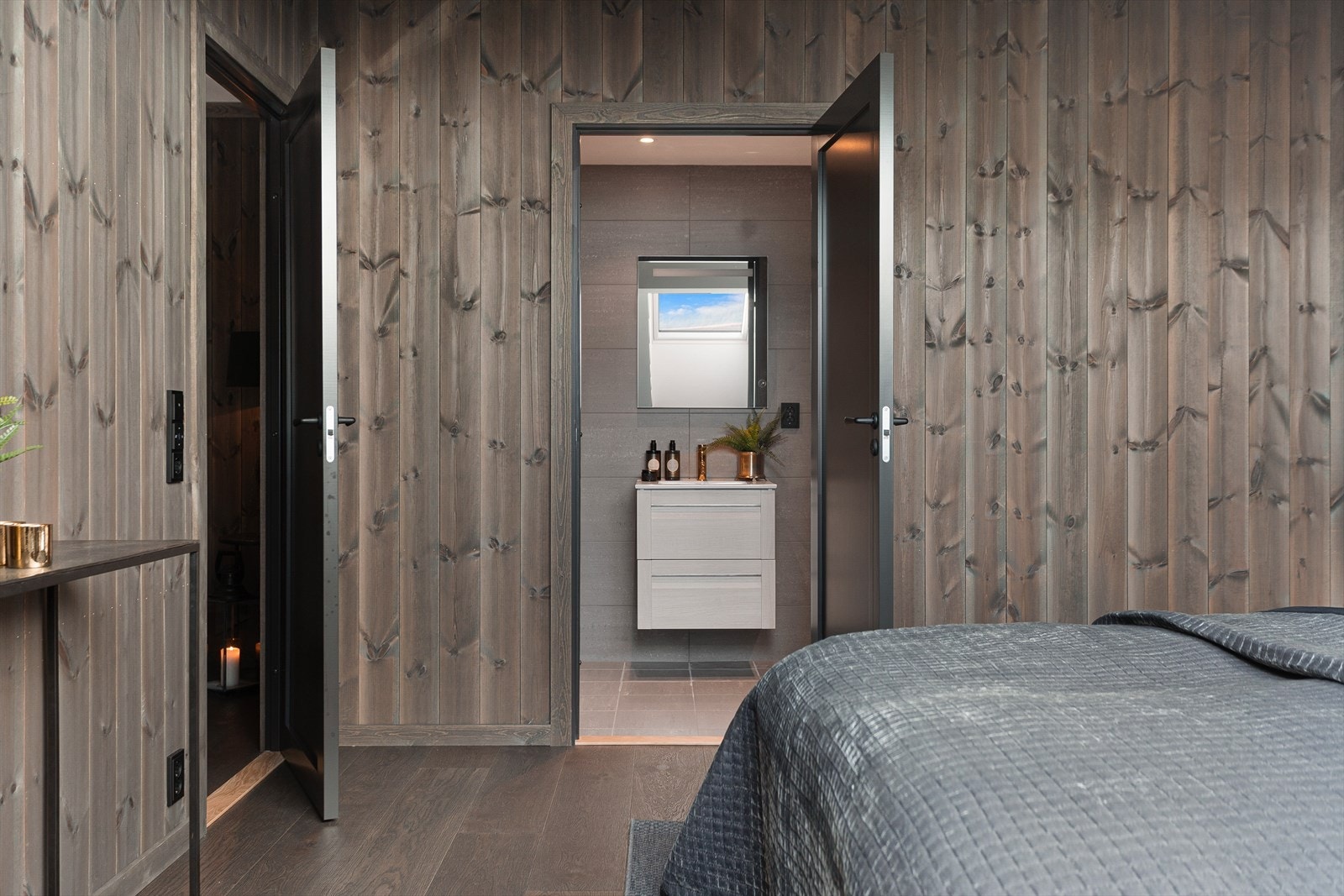 - Hemsedal lever året rundt. Om sommeren kan du fiske, sykle og gå toppturer. Om høsten er det minst like mange alternativer som vandring, klatring, elvesnorkling og ridning - Galleribilde