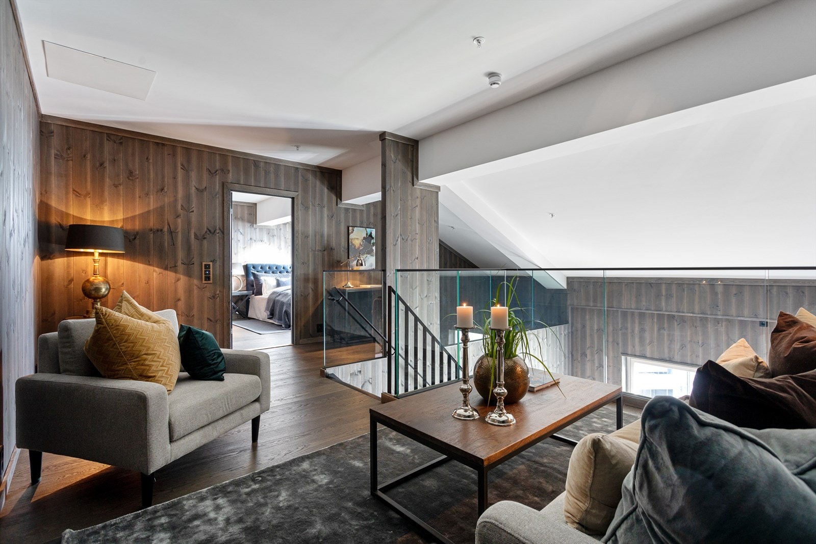 - Glassvegger slipper lyset inn og gir et moderne og luftig uttrykk - Galleribilde