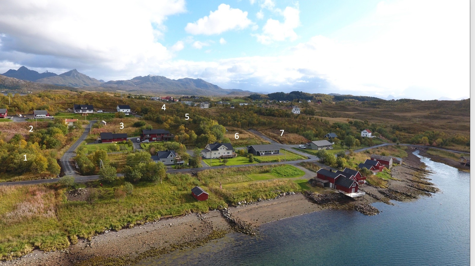 Nummererte tomter i terrenget Galleribilde