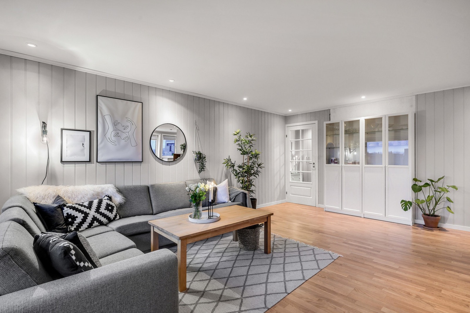 Downlights i tak i alle oppholdsrom. Galleribilde