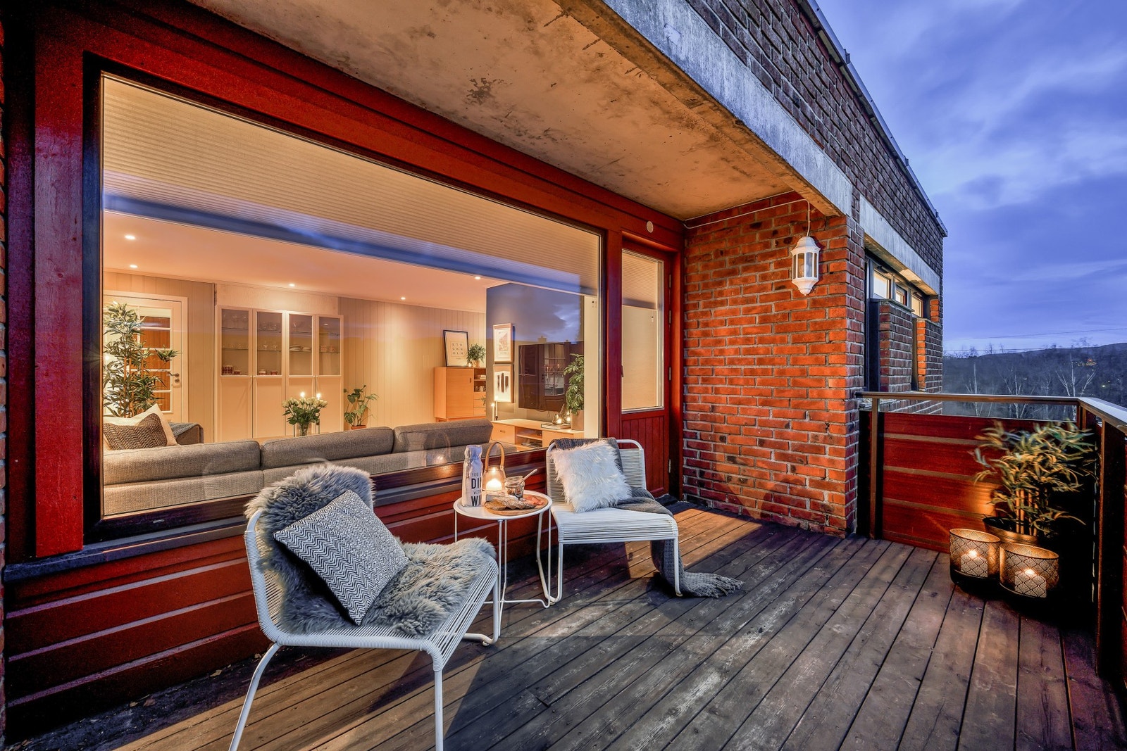 Balkong på 9kvm, god plass for utemøbler og grill. Gode solforhold og ingen innsyn. Galleribilde