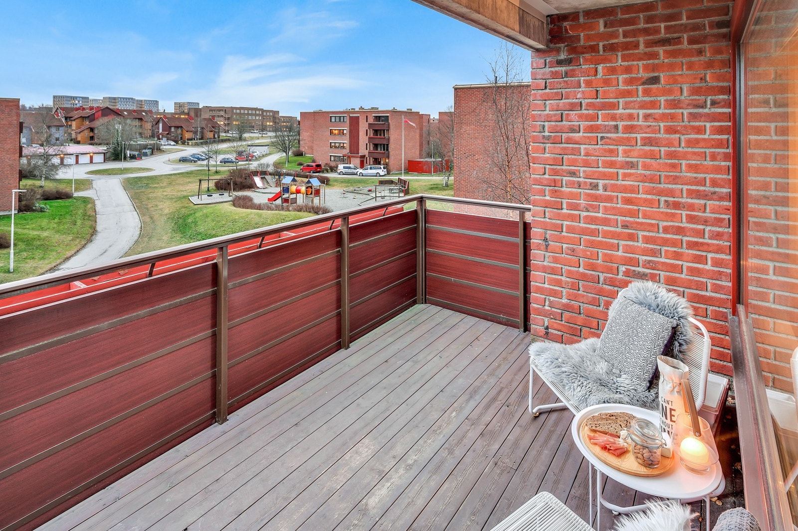 Balkong med utgang fra stue på hele 9kvm. Galleribilde