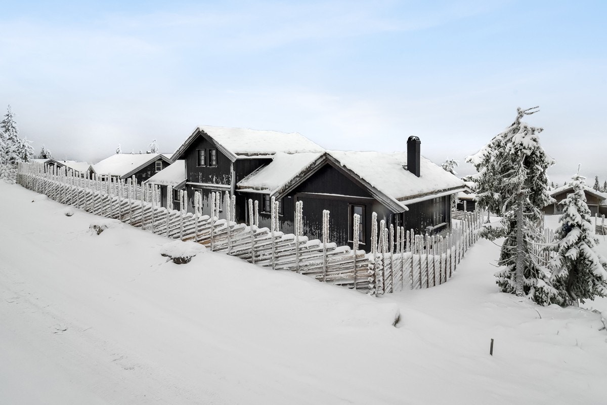 Skigarden går rundt hele eiendommen, perfekt med små barn eller hund. Galleribilde
