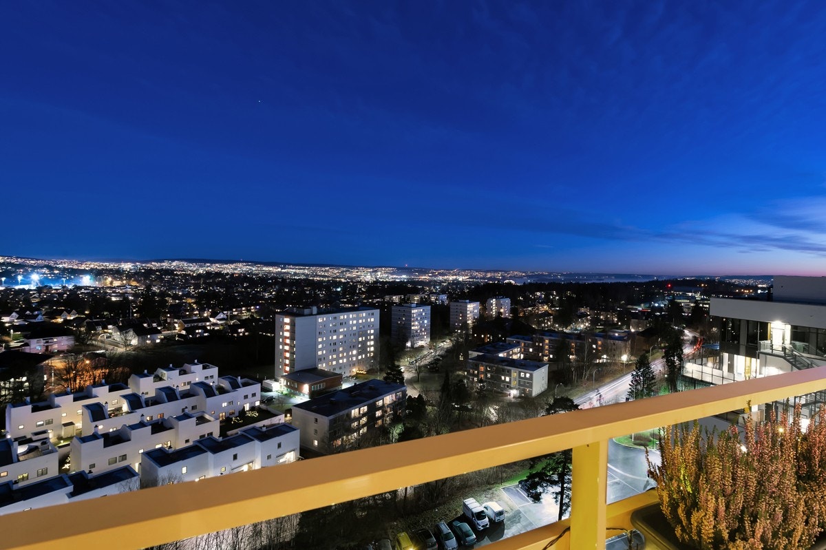 Leiligheten ligger i 10.etasje med panoramautsikt over byen Galleribilde