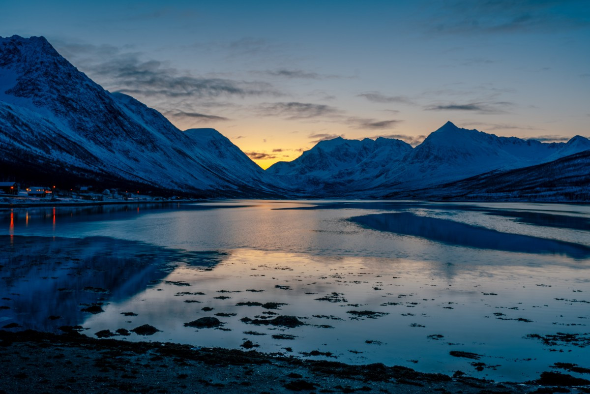 Lyngen er kjent for sitt majestetiske landskap